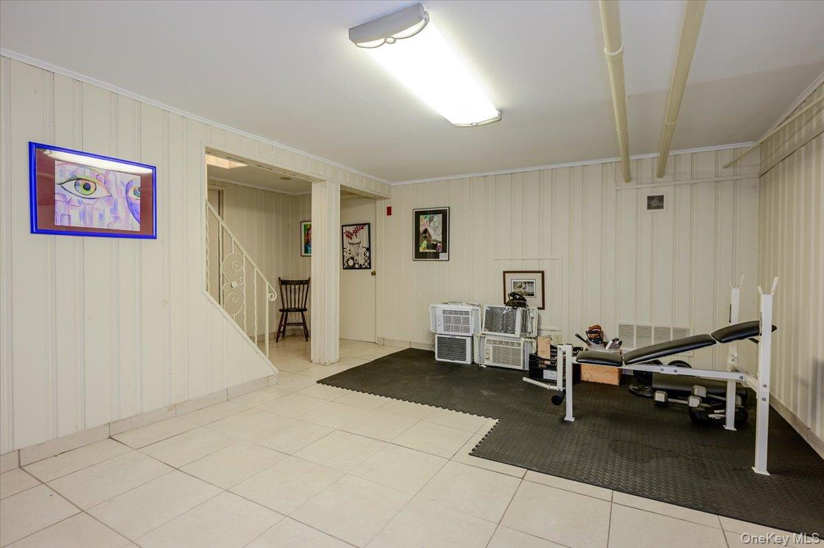 11 DeMott Avenue — photo 22