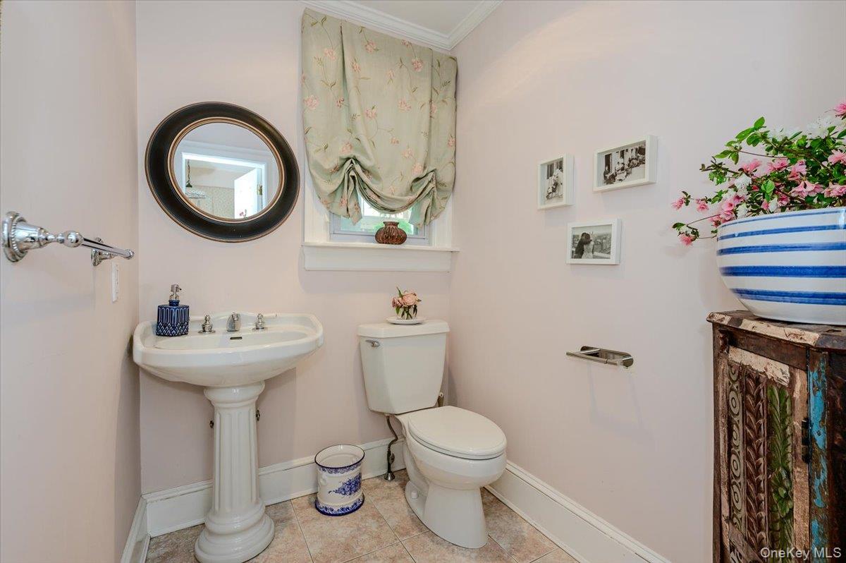 11 DeMott Avenue — photo 10