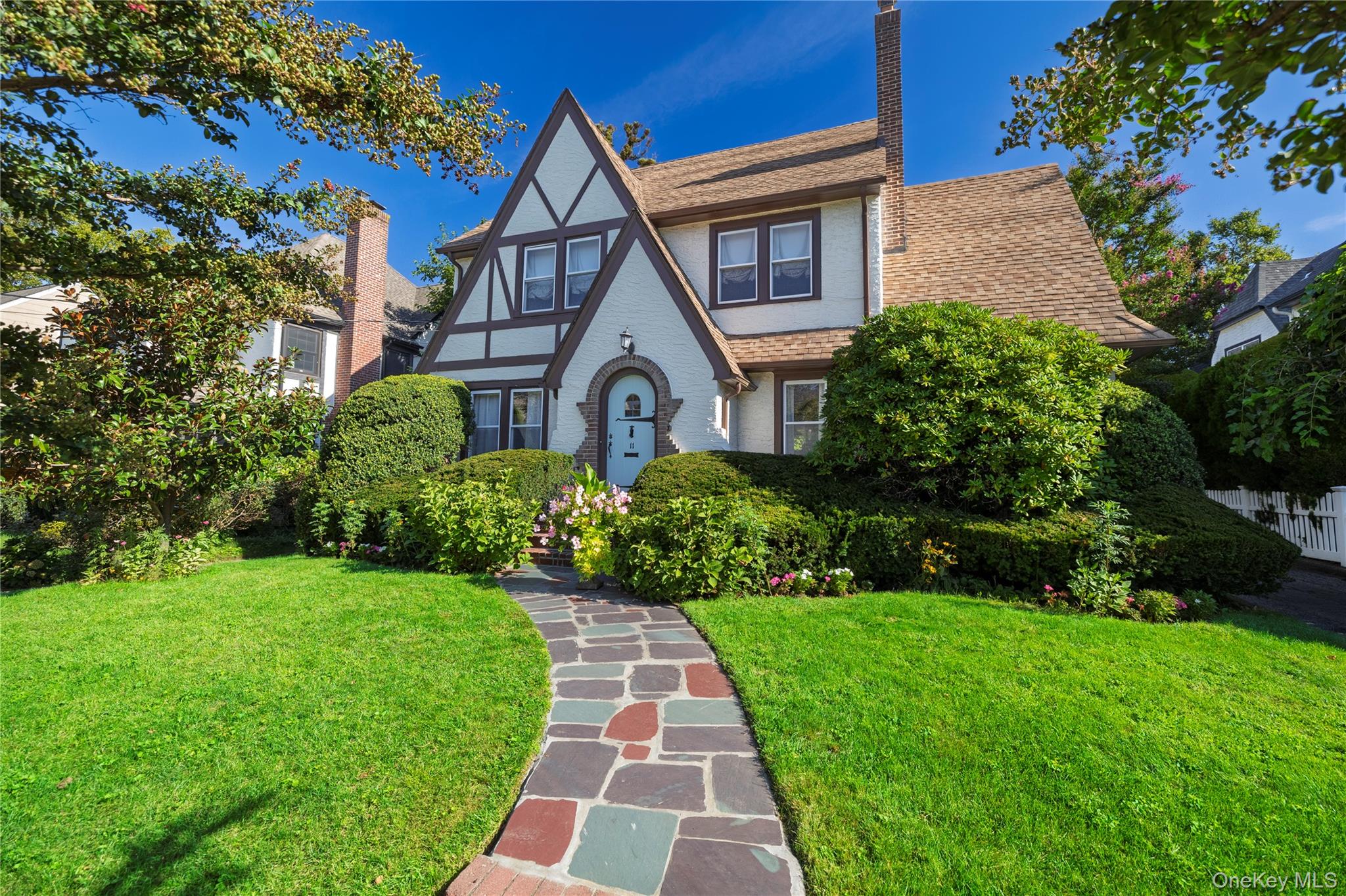 11 DeMott Avenue, Rockville Centre