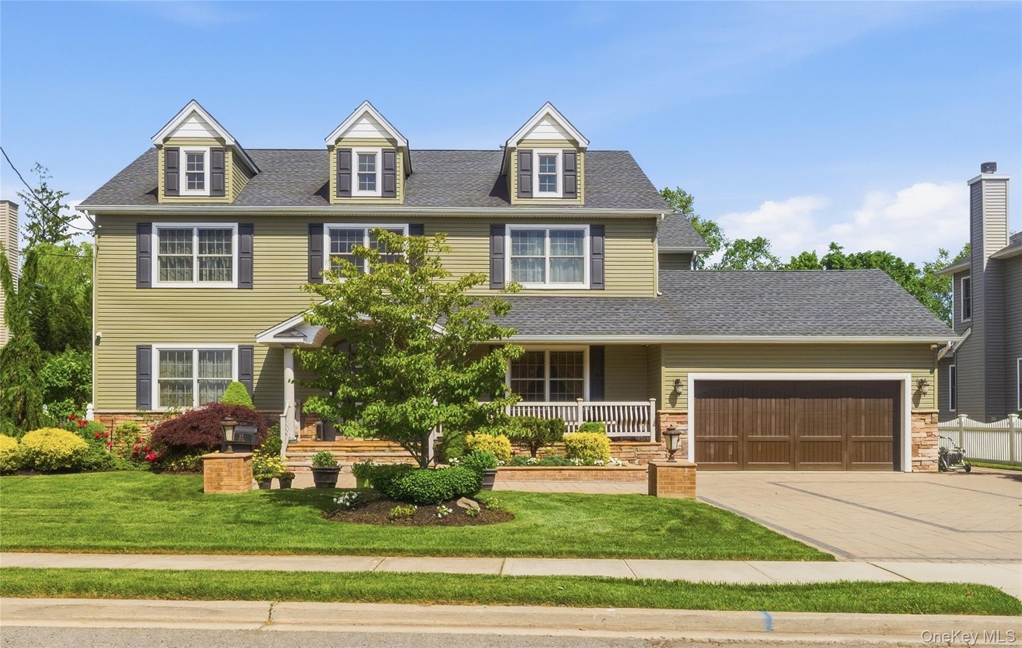 27 Davison Place, Rockville Centre