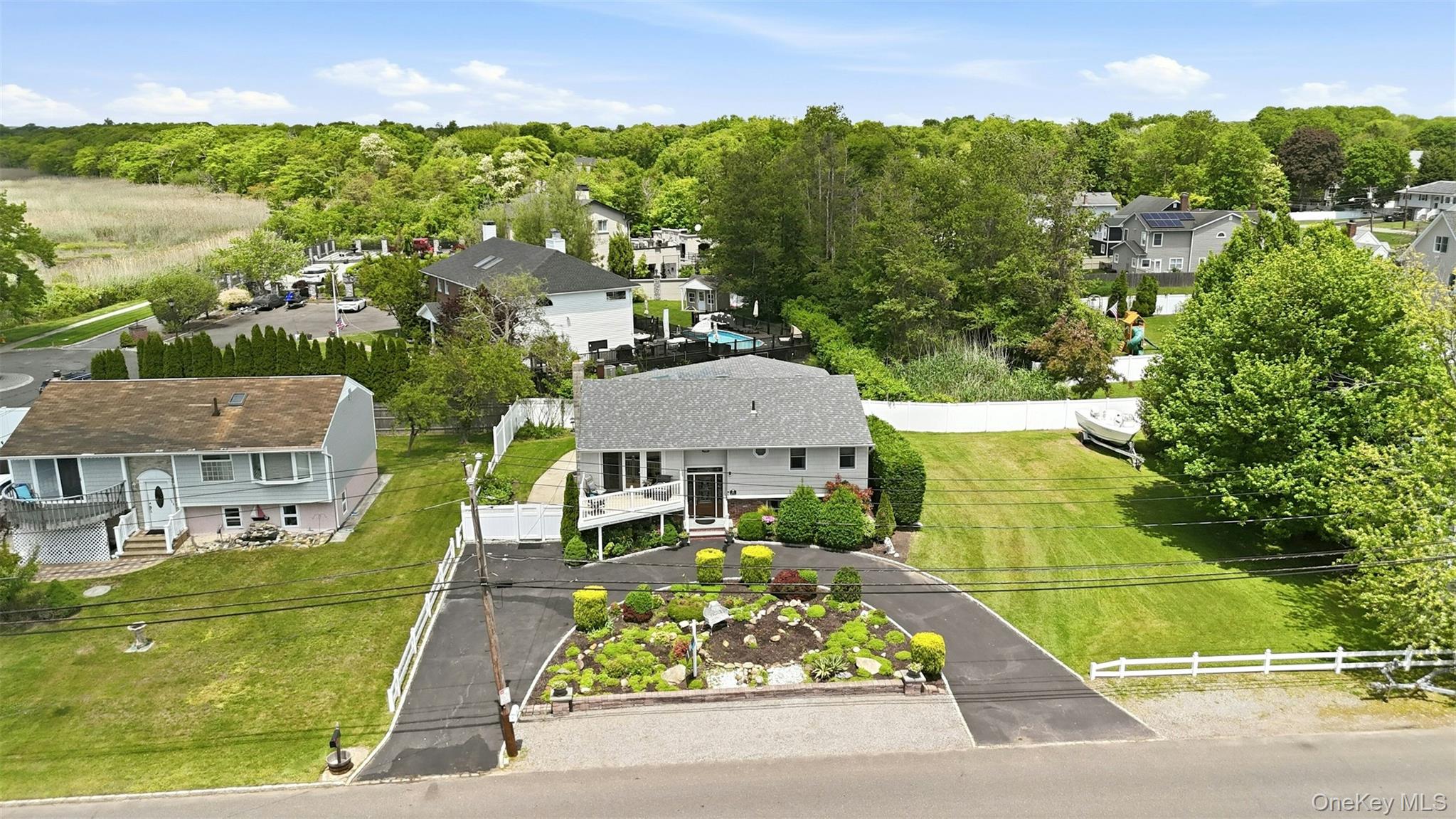 661 Shore Drive, Oakdale