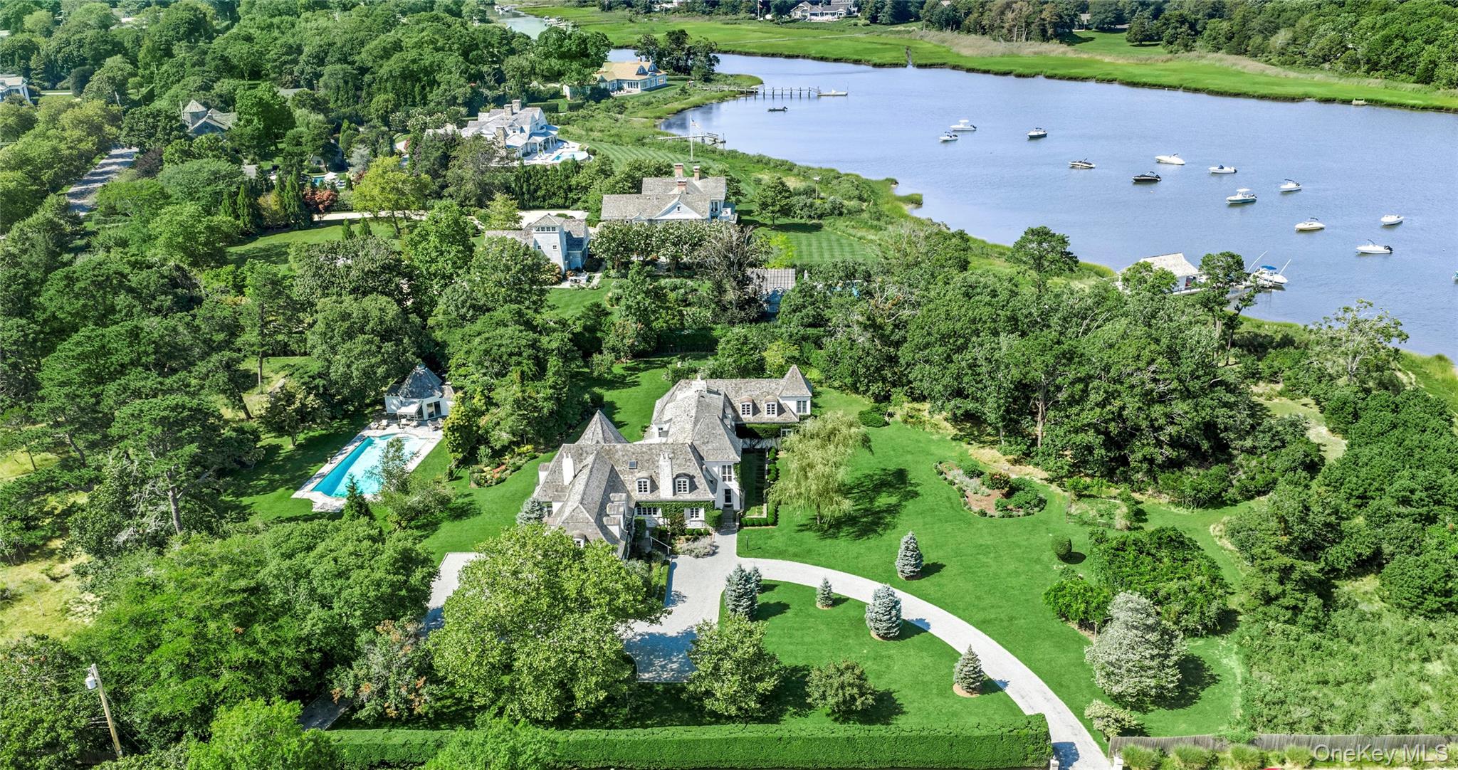 41 Niamogue Lane, Quogue