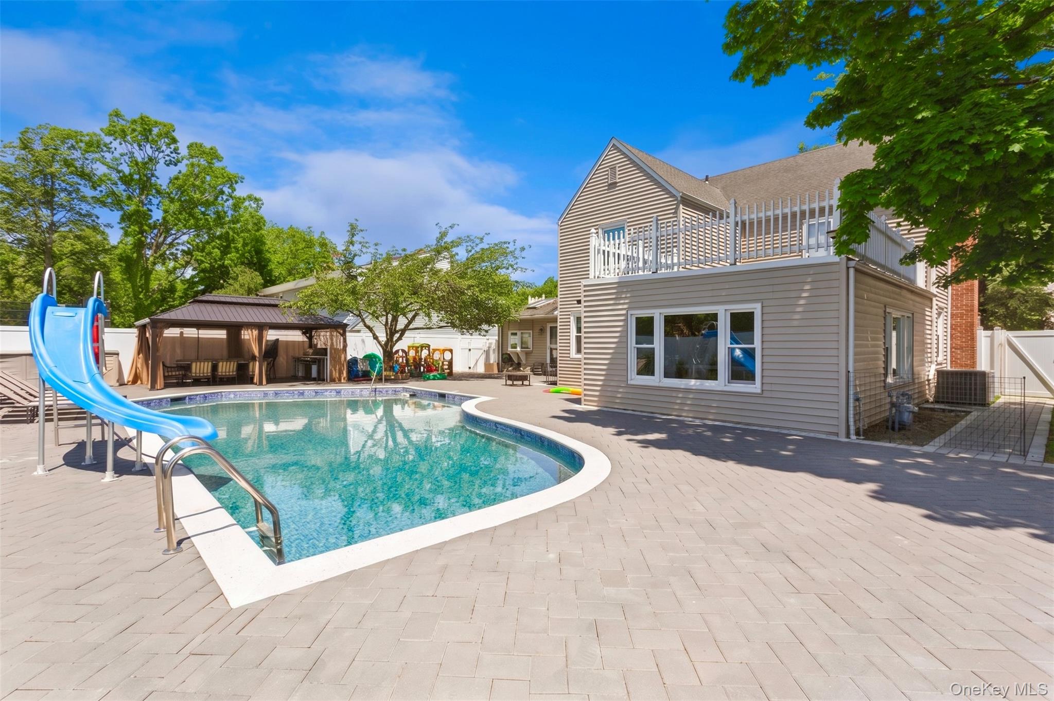 1566 Pebble Lane, Hewlett
