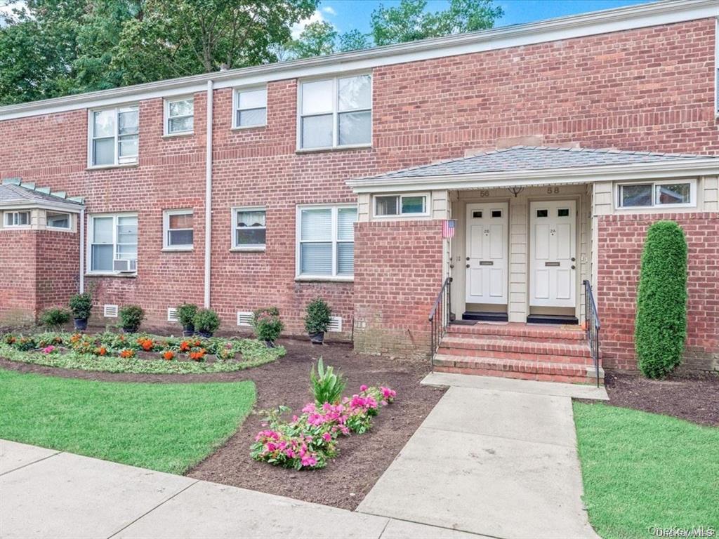 56 Edwards Street #2B, Roslyn Heights