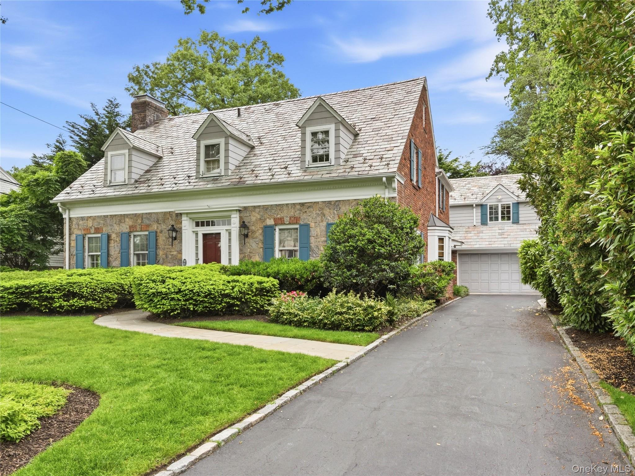 61 Mason Drive, Manhasset
