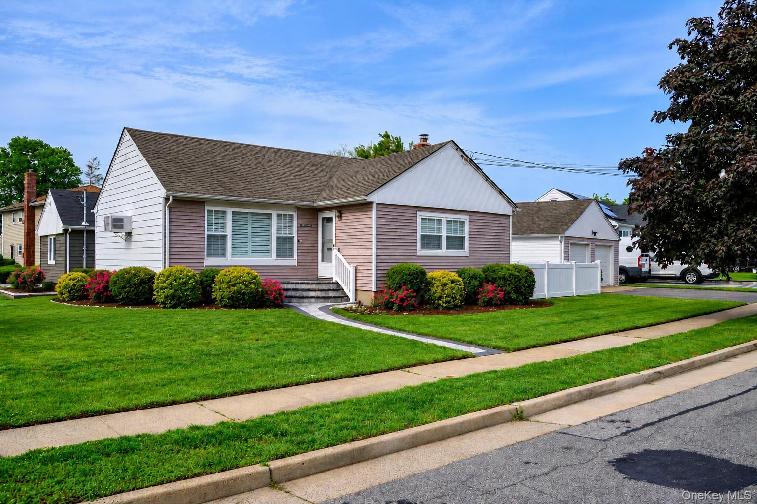 130 Boylston Street, Hempstead