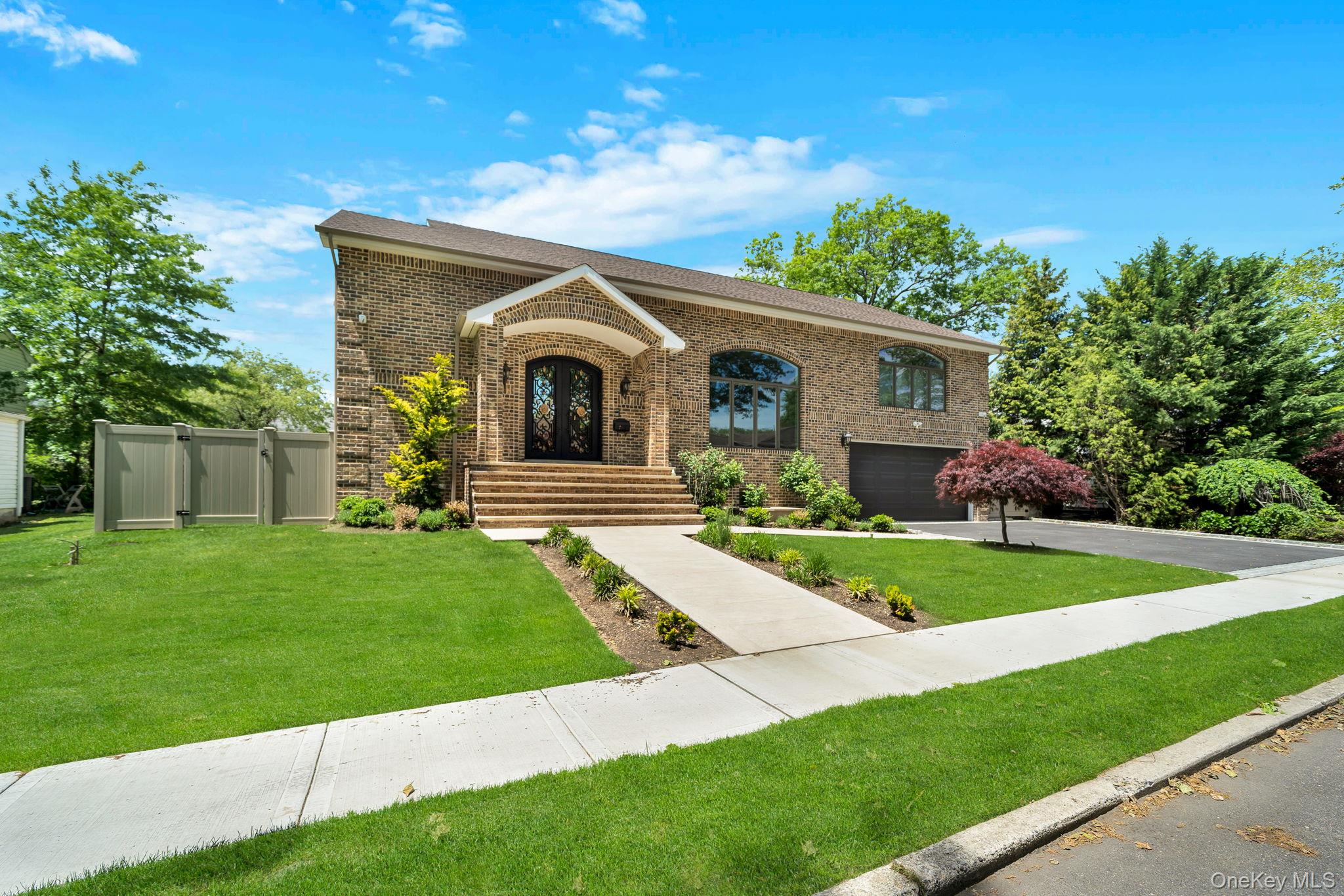 783 Oakleigh Road — photo 2