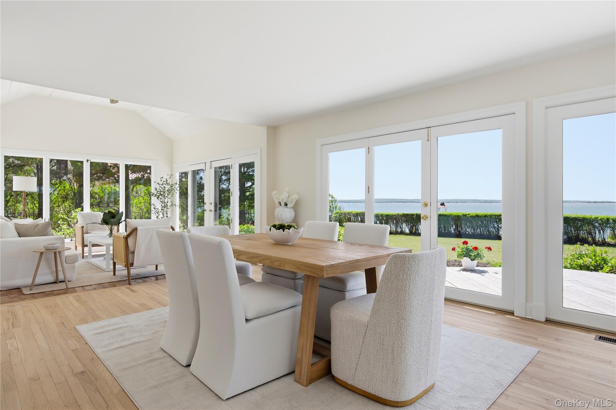 90 Peconic Avenue — photo 12