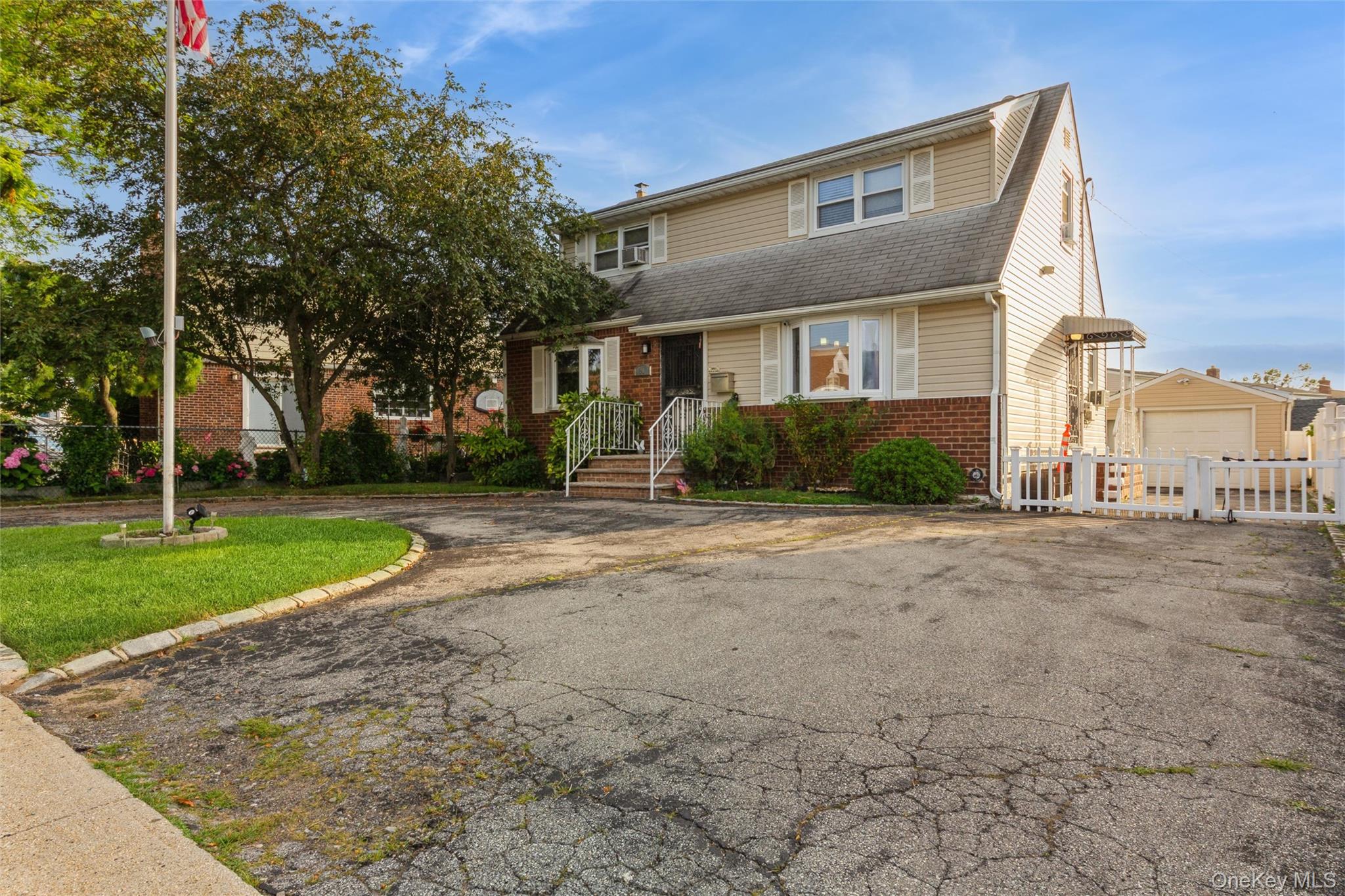 91 Grant Drive — photo 2