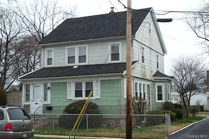 6 12th Street, New Hyde Park