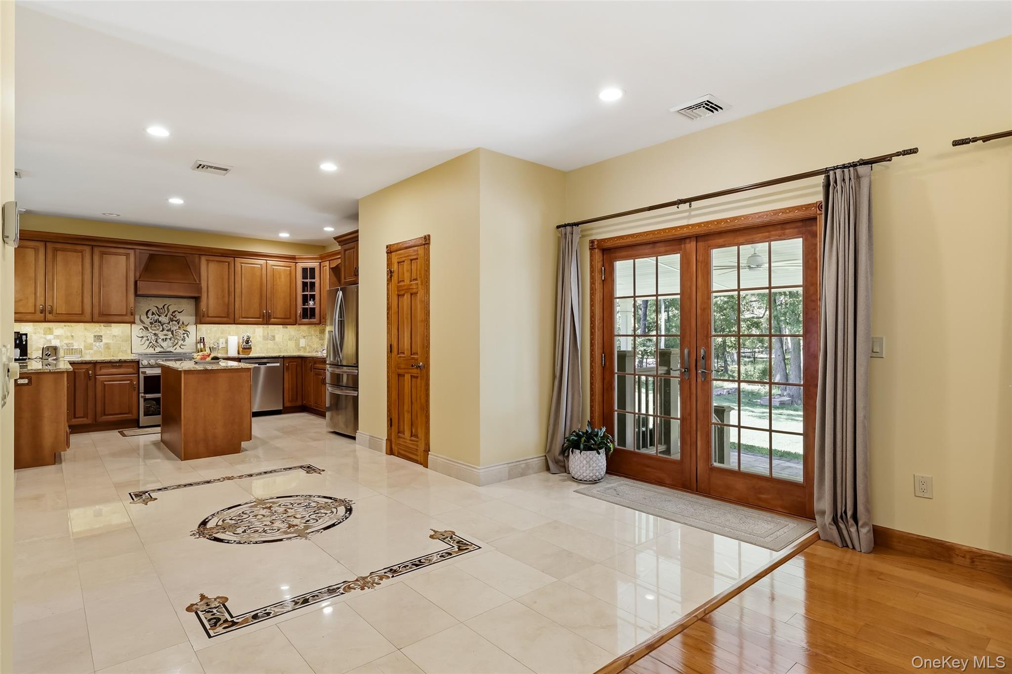 225 Old Willets Path — photo 10