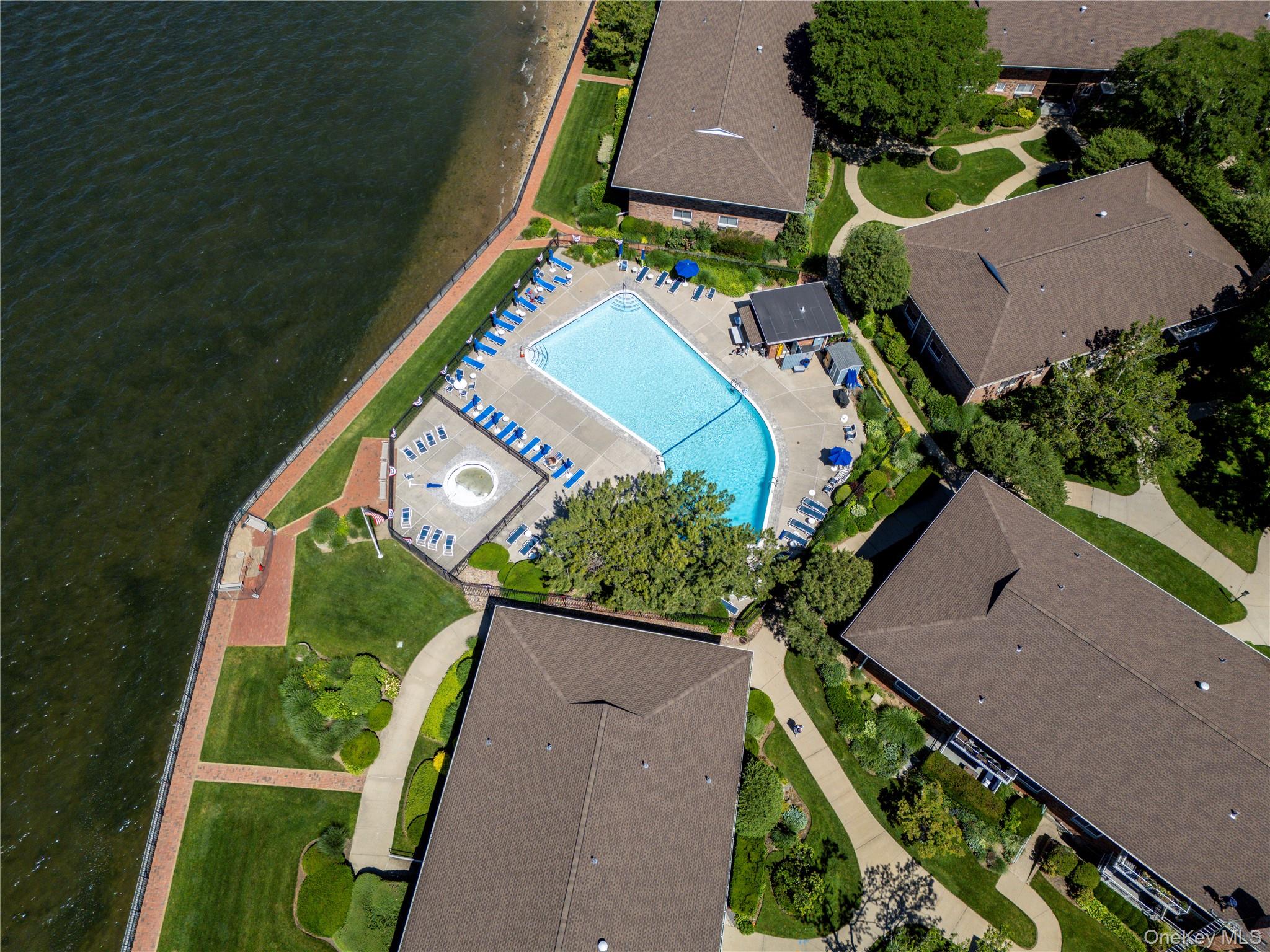 1 Toms Point Lane #Building 5, Unit 9J, Port Washington