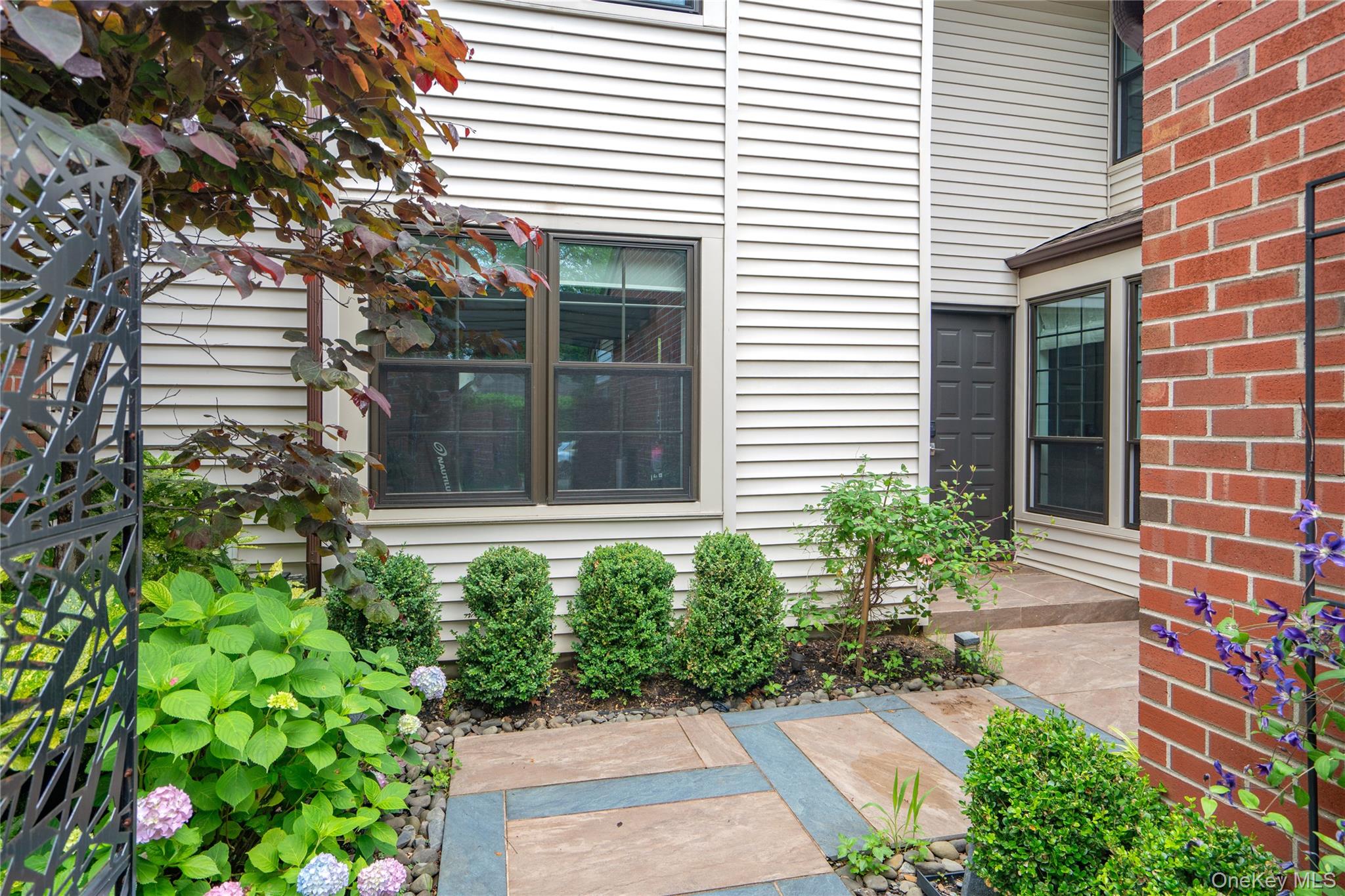 23 Estates Terrace — photo 2