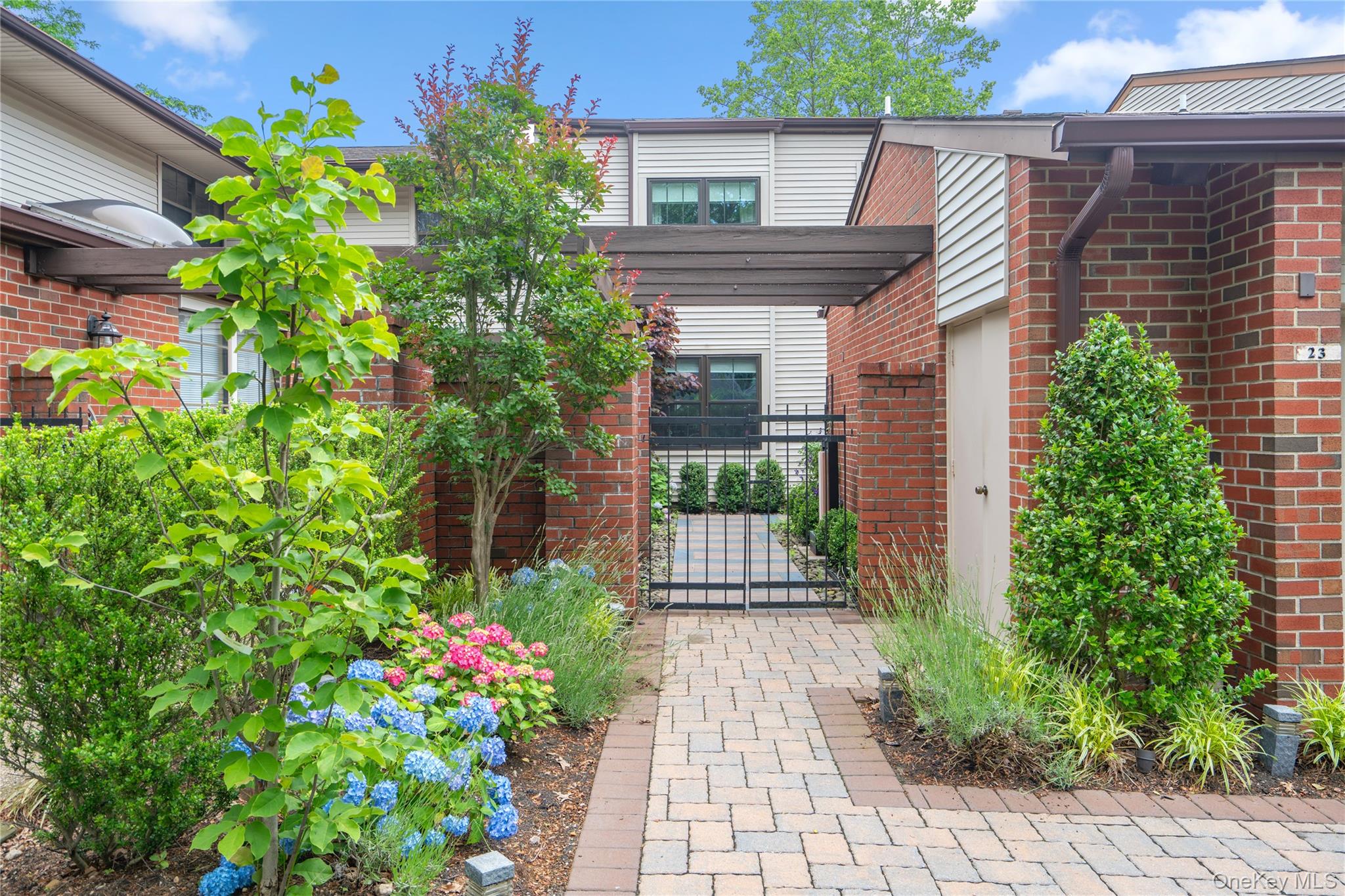 23 Estates Terrace, Manhasset