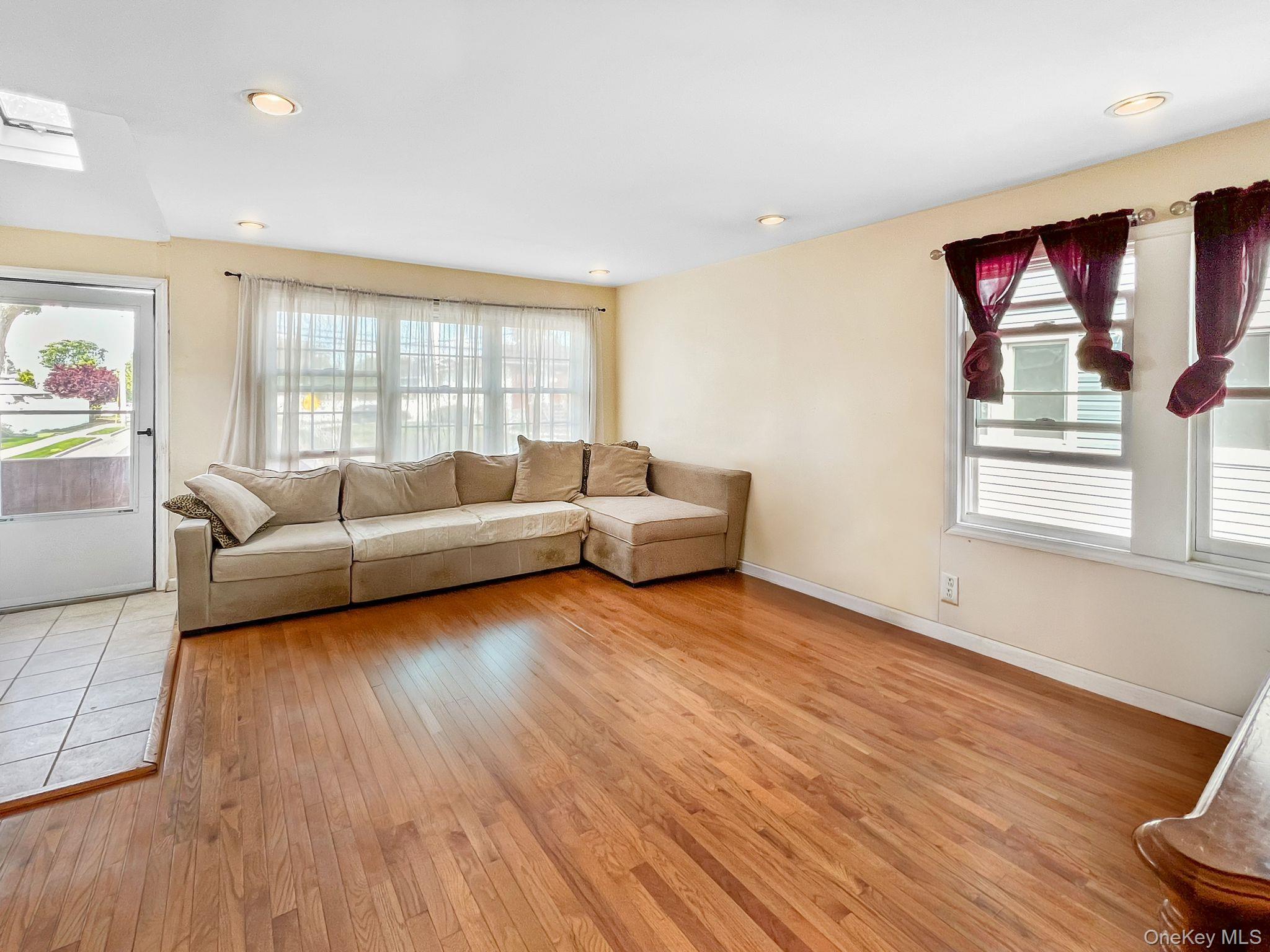 3321 Murdock Avenue — photo 3