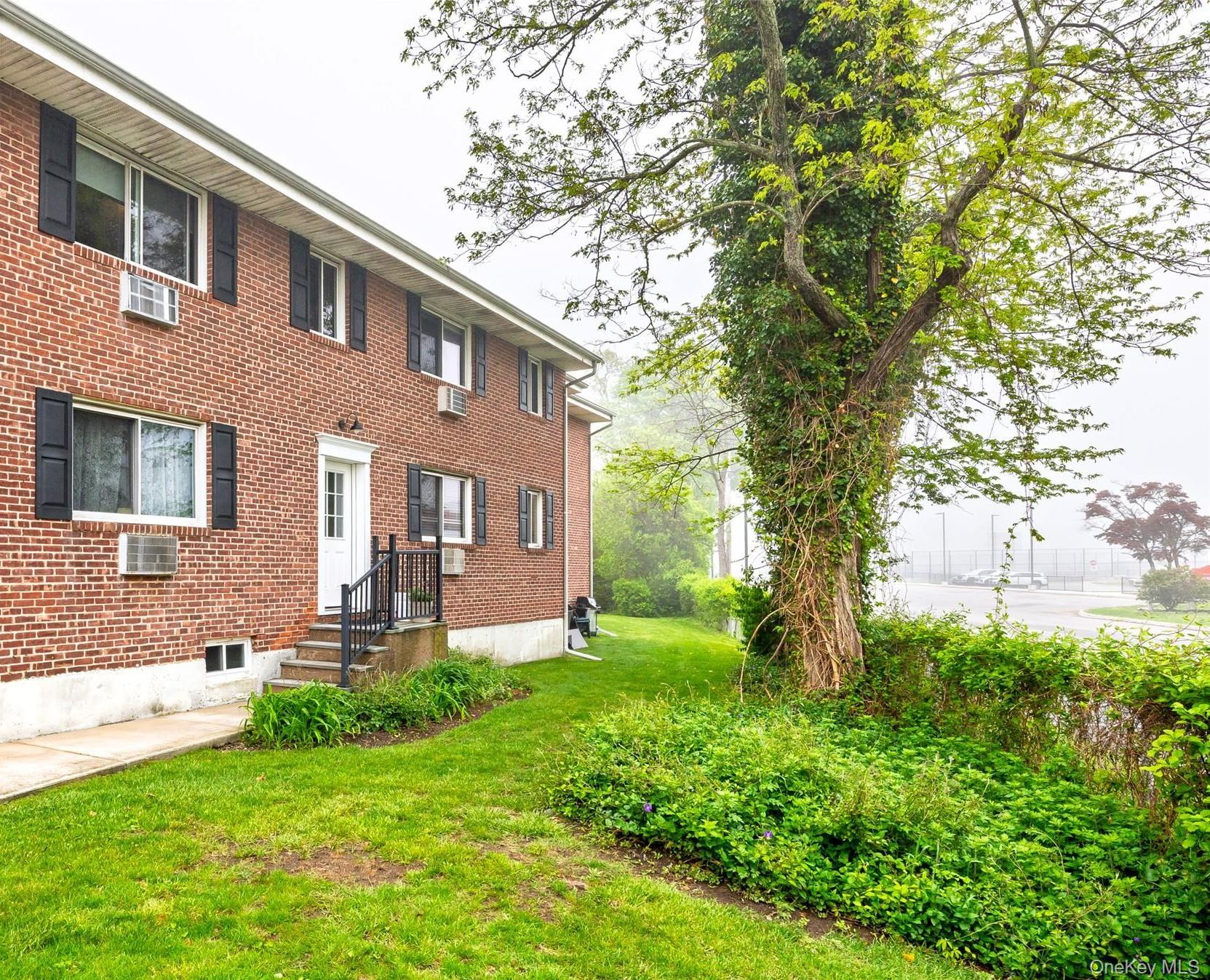 200 Merrick Road #F, Amityville