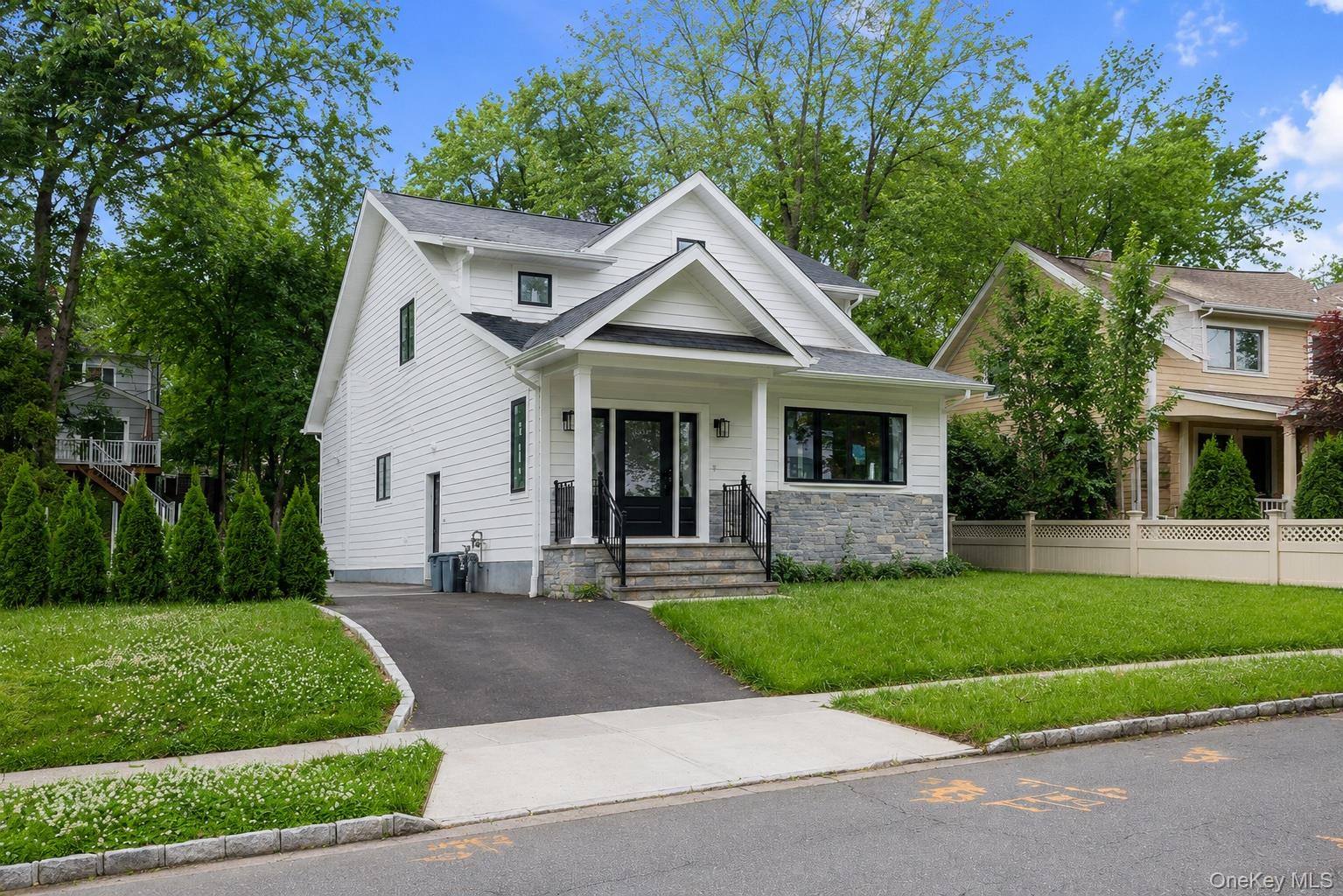6 Burbury Lane, Great Neck