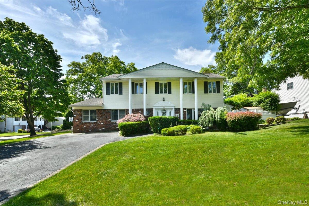 22 Chatham Road, Commack