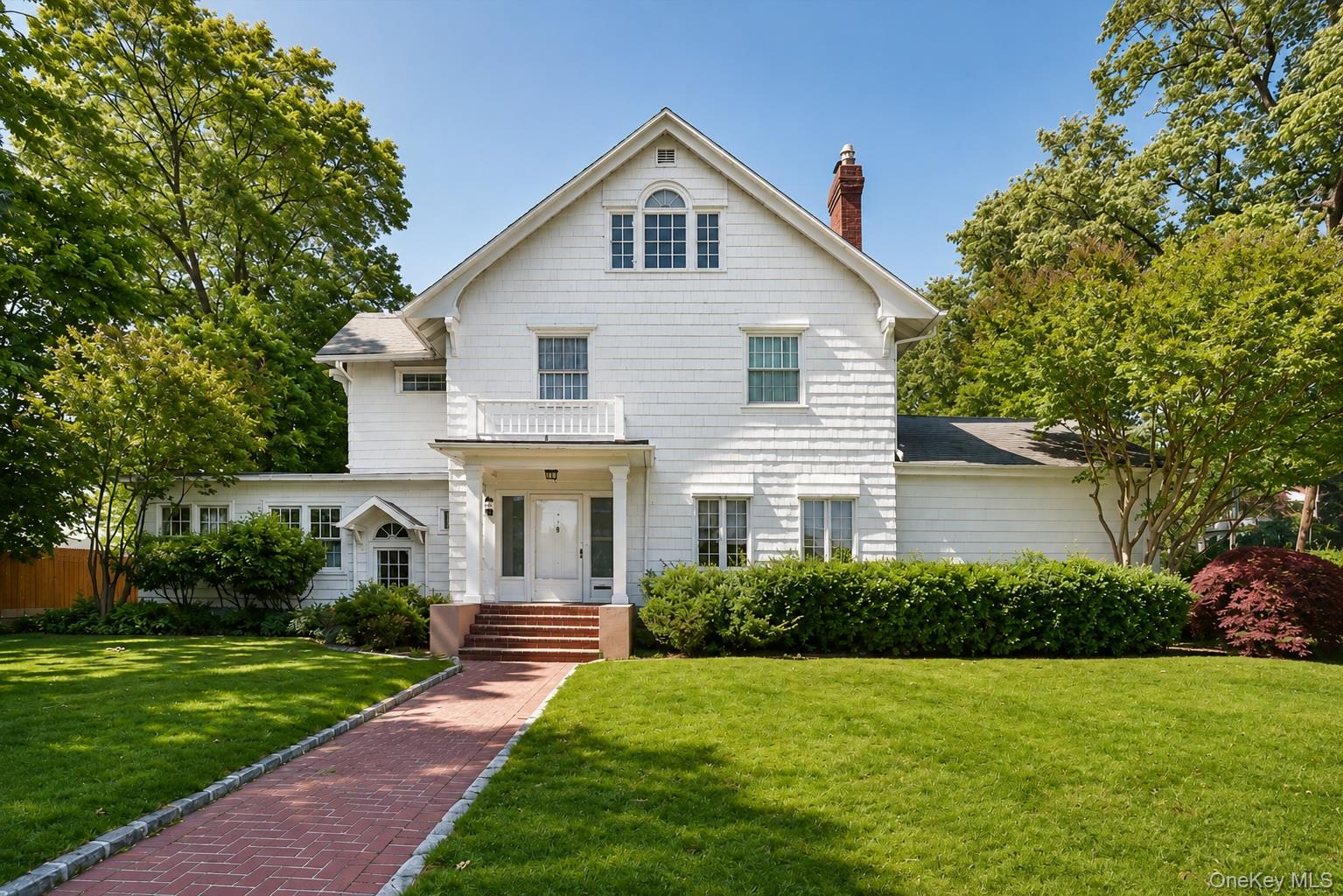 9 Nassau Drive — photo 2