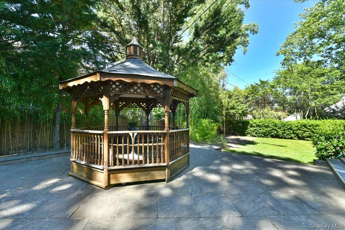 9 Nassau Drive — photo 29