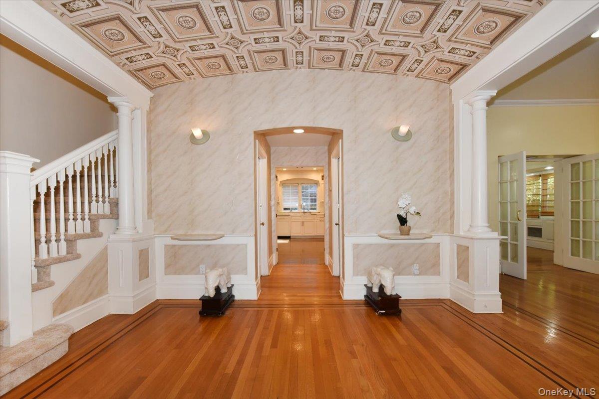 9 Nassau Drive — photo 3