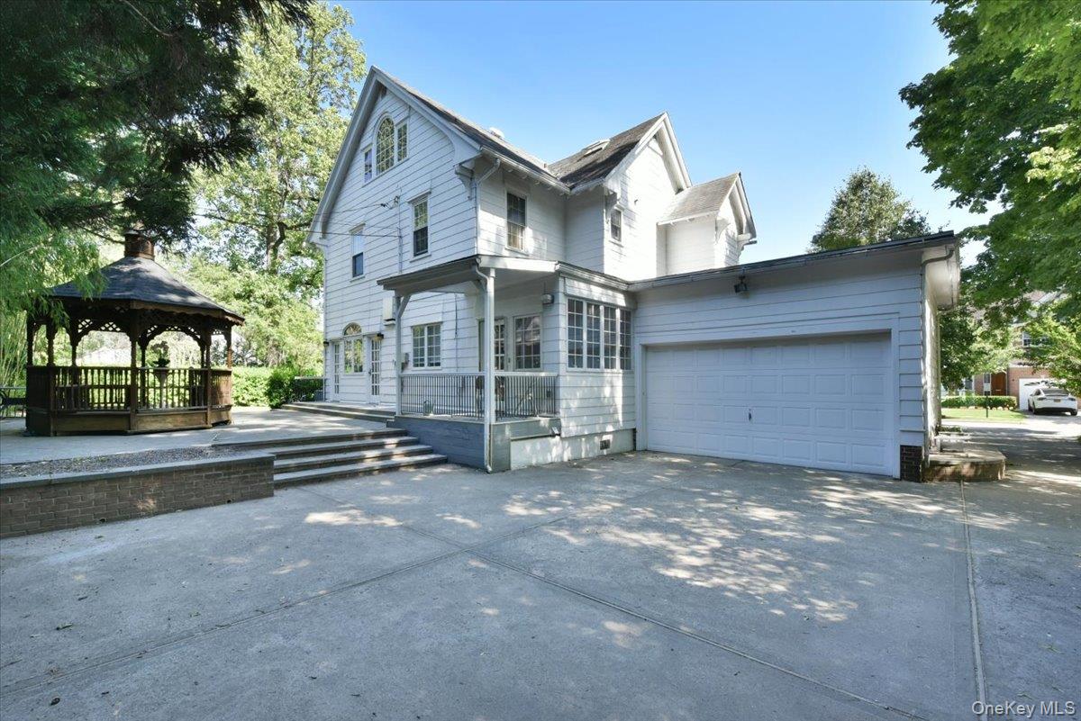9 Nassau Drive — photo 32