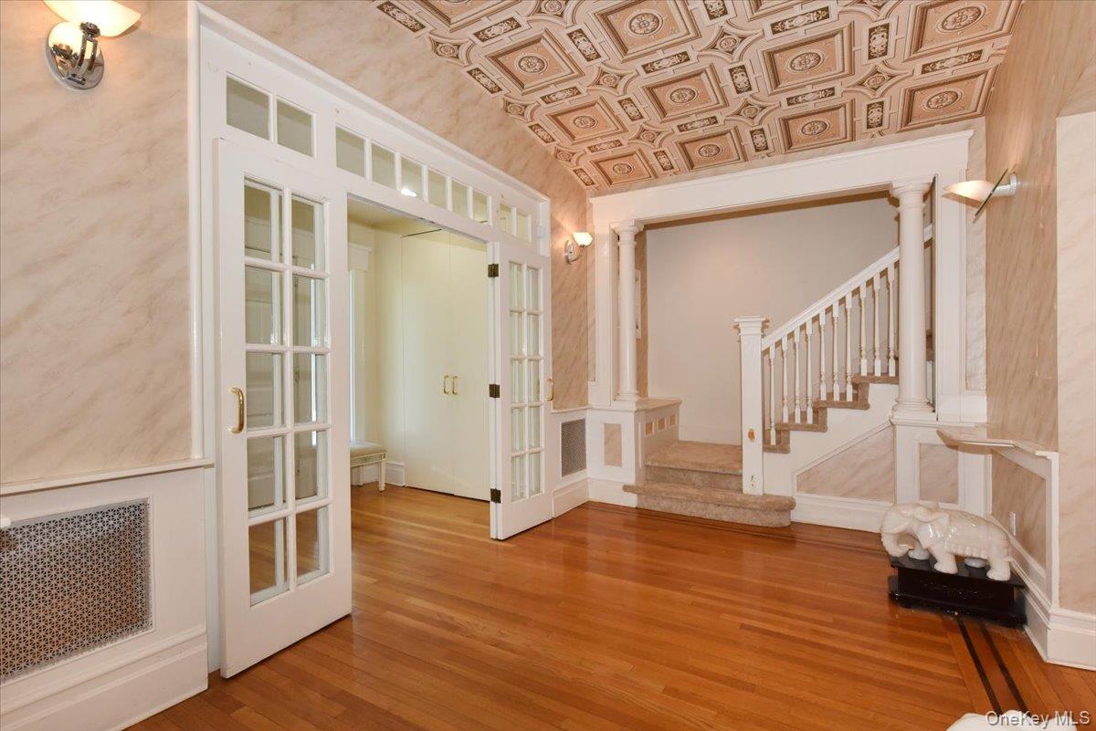 9 Nassau Drive — photo 4