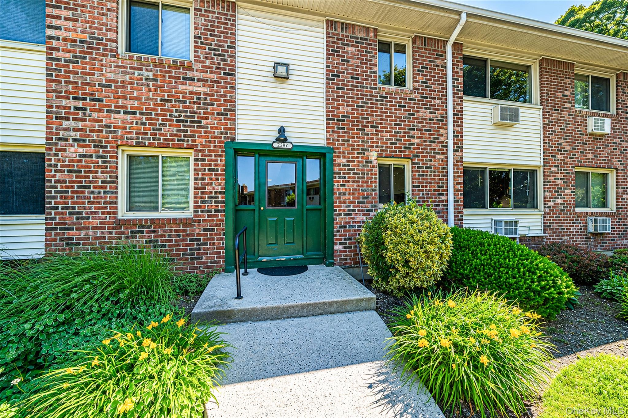2397 union blvd #8a, Islip