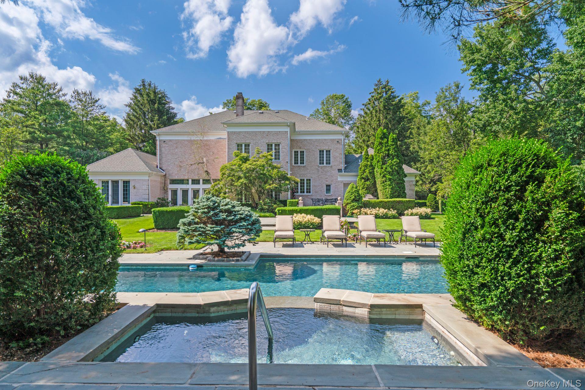 8 High Meadow Court