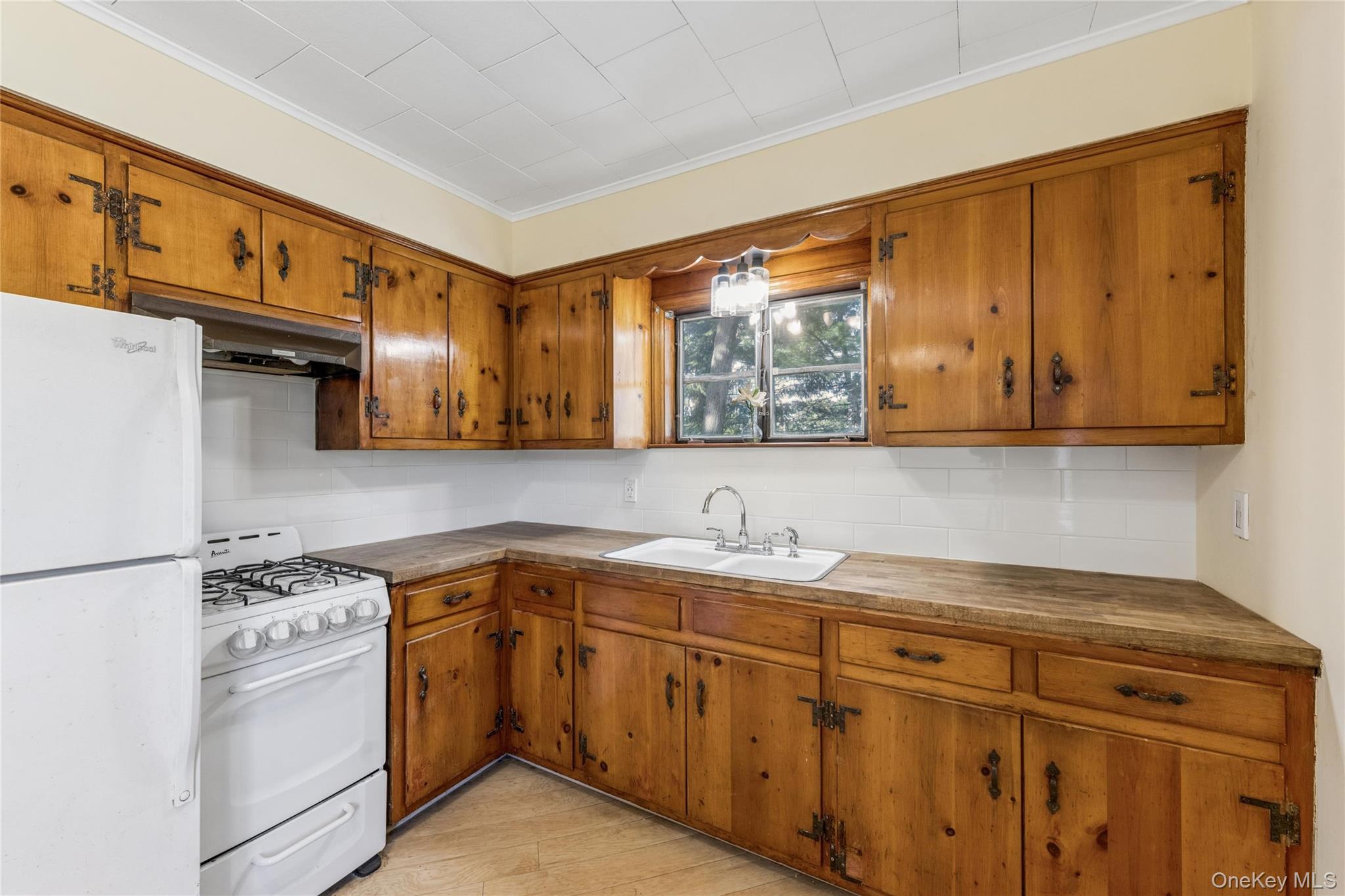 36 Lakeview Court — photo 9