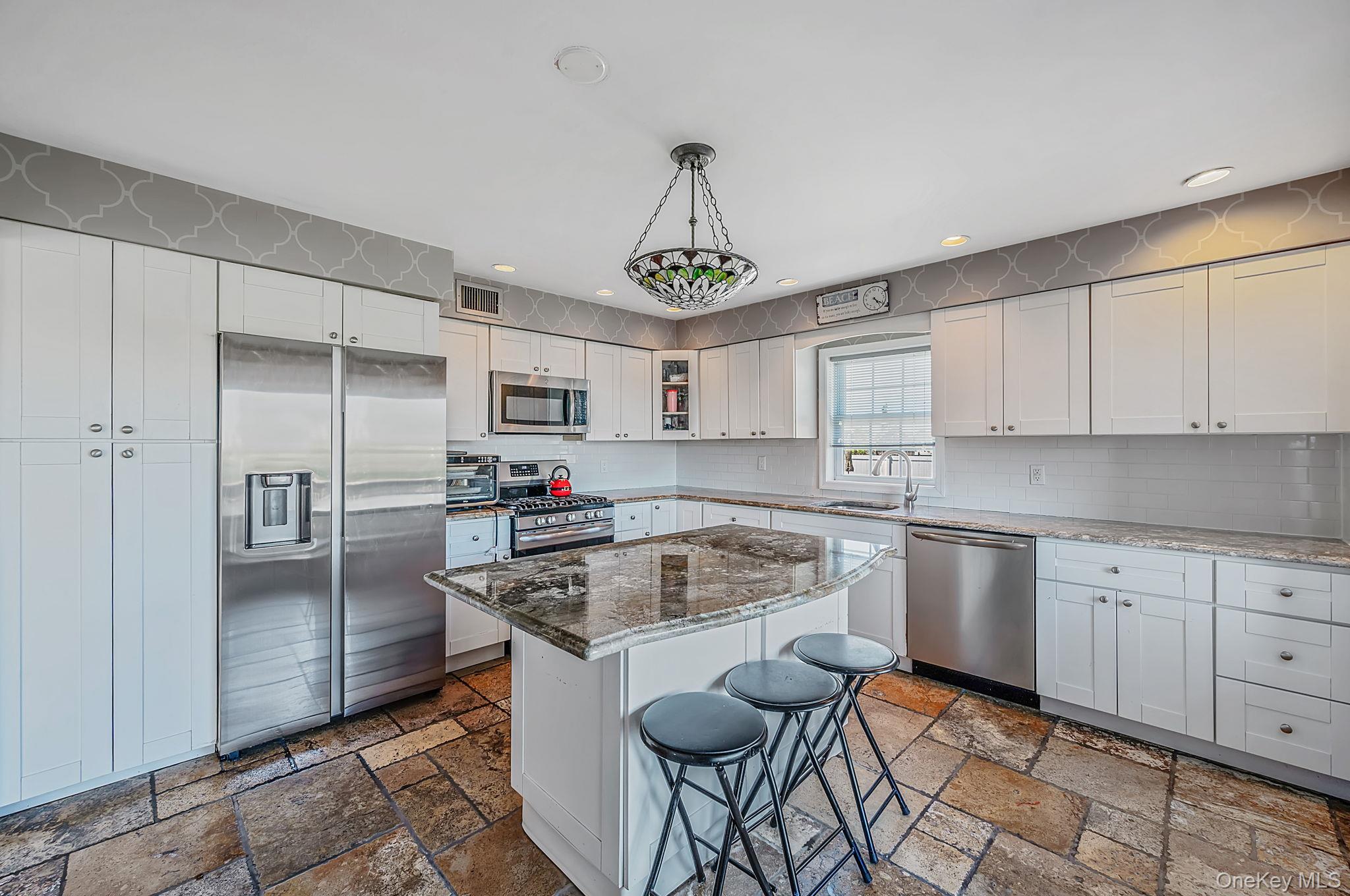 7 Forest Avenue — photo 16