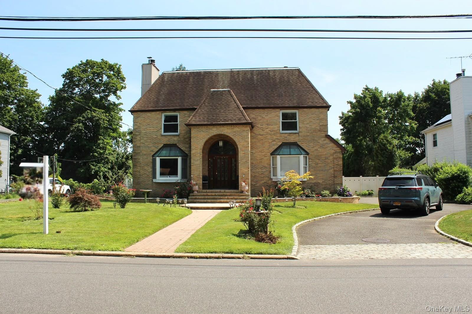 280 Park Avenue, Westbury