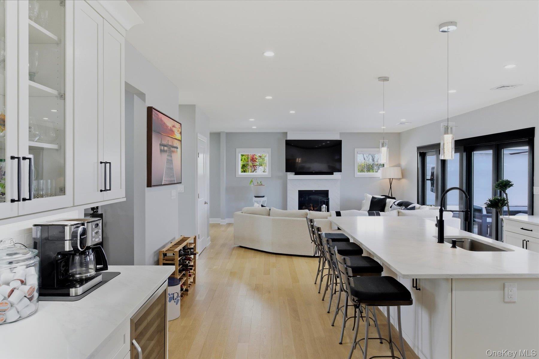 240 Clocks Boulevard — photo 11