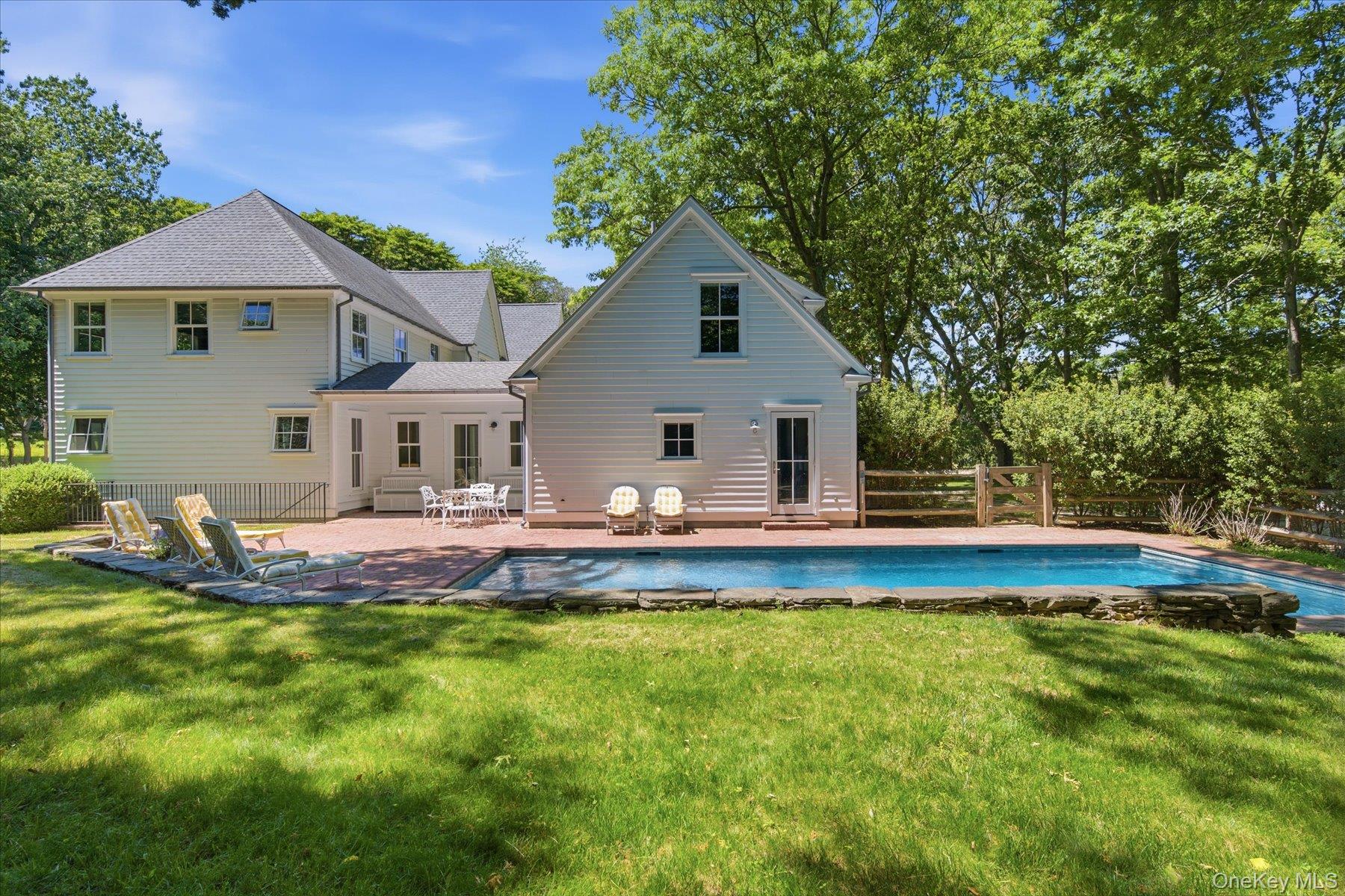 43 Gardiners Bay Drive — photo 2