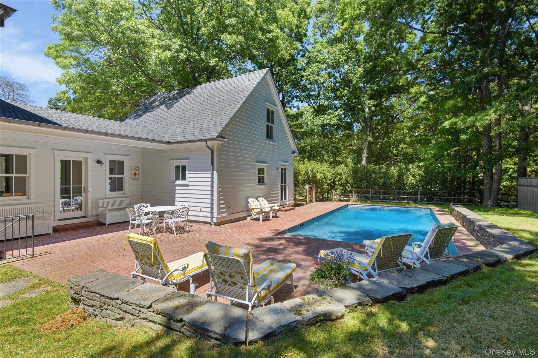 43 Gardiners Bay Drive — photo 3
