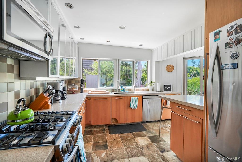 136 Beach Hill Walk — photo 24