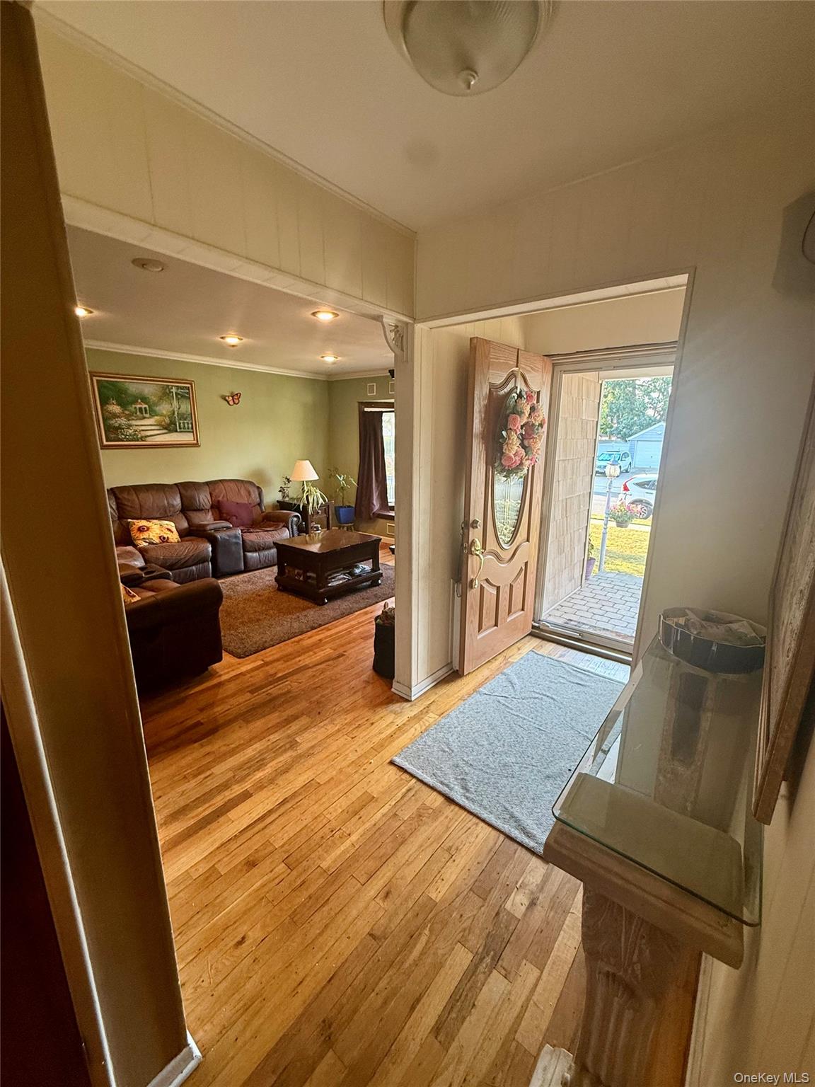 685 Seabury Avenue — photo 4