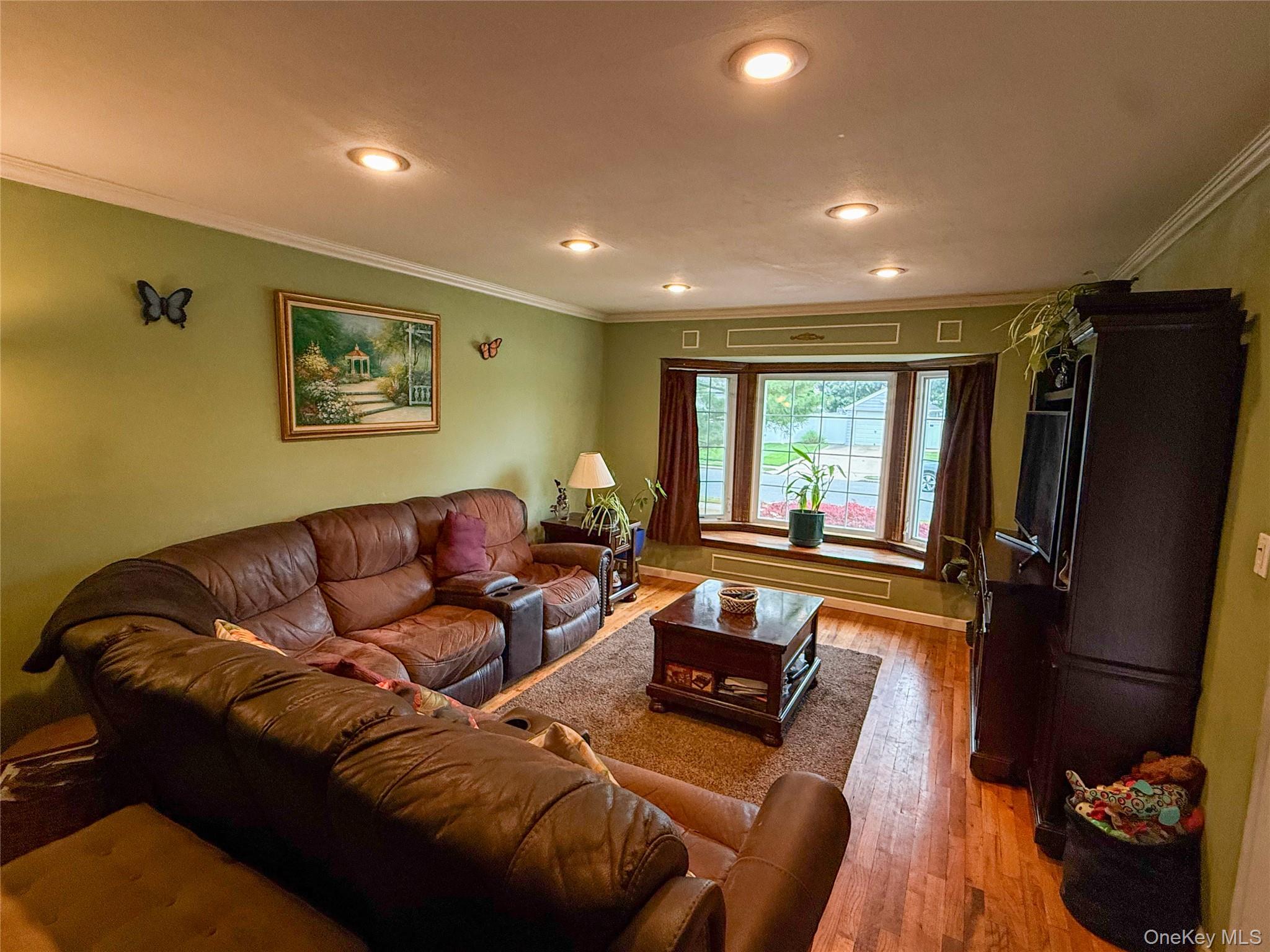 685 Seabury Avenue — photo 5