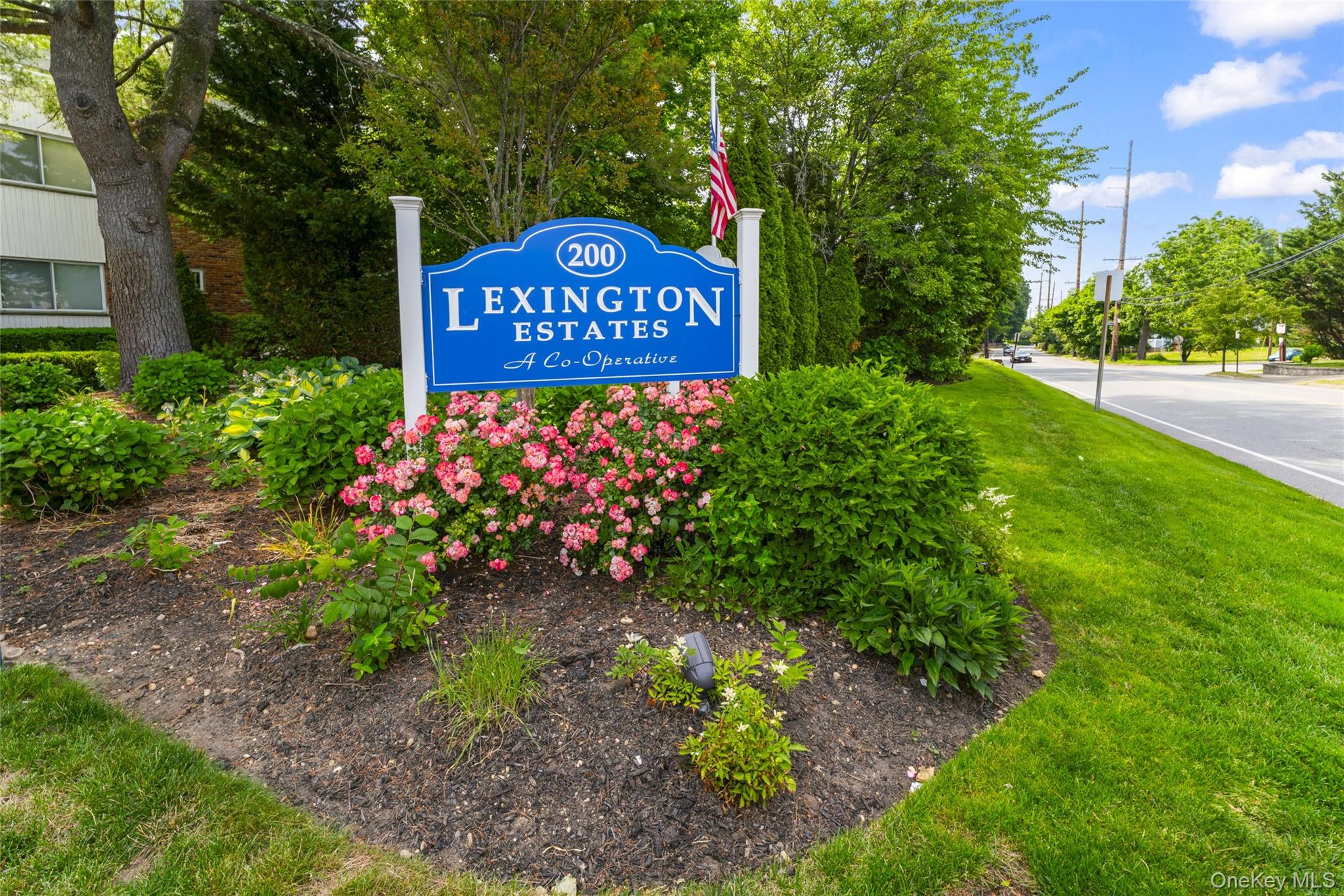 200 Lexington Ave #12E, Oyster Bay