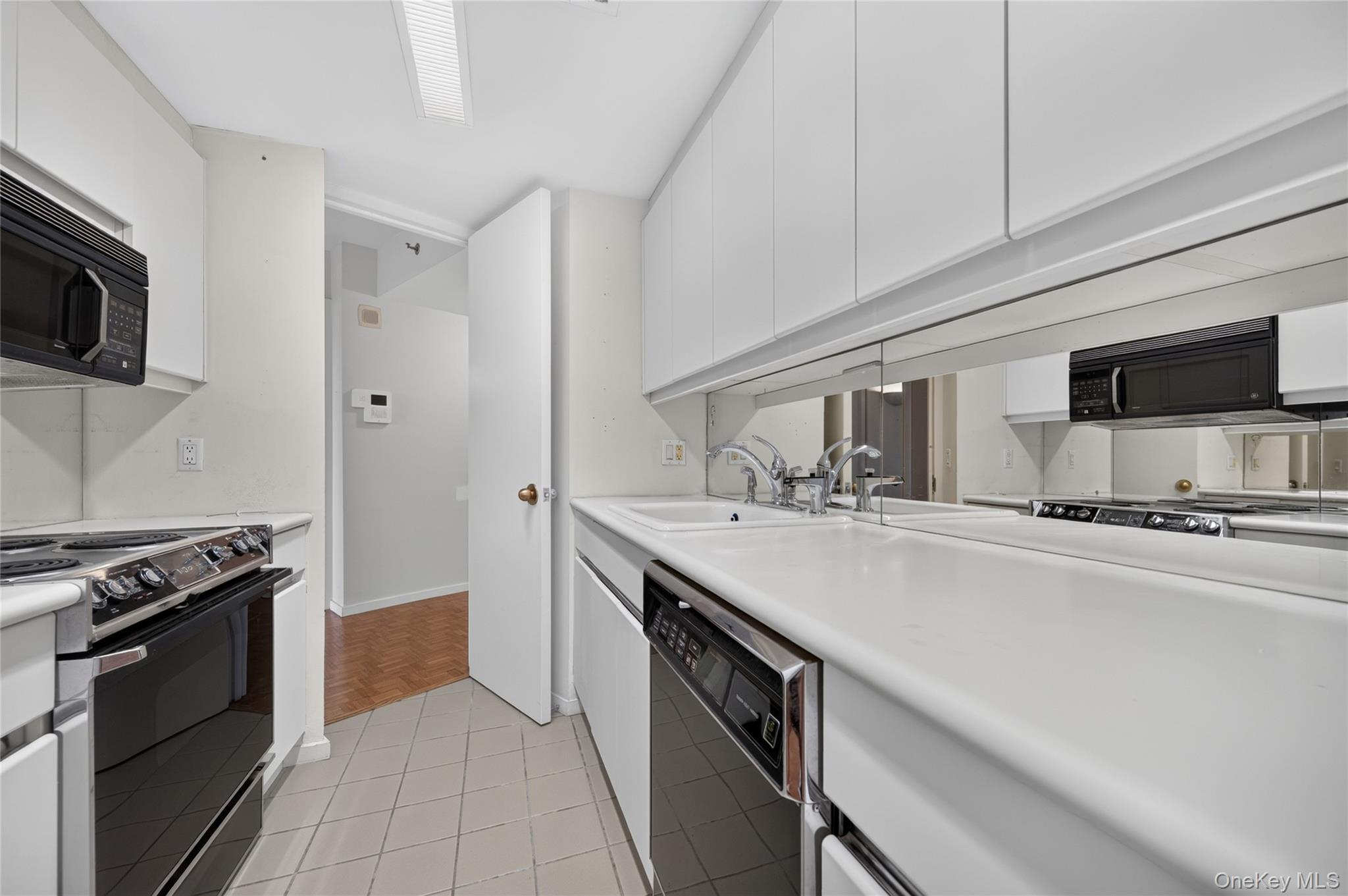 111 Cherry Vallley Avenue #408W — photo 8