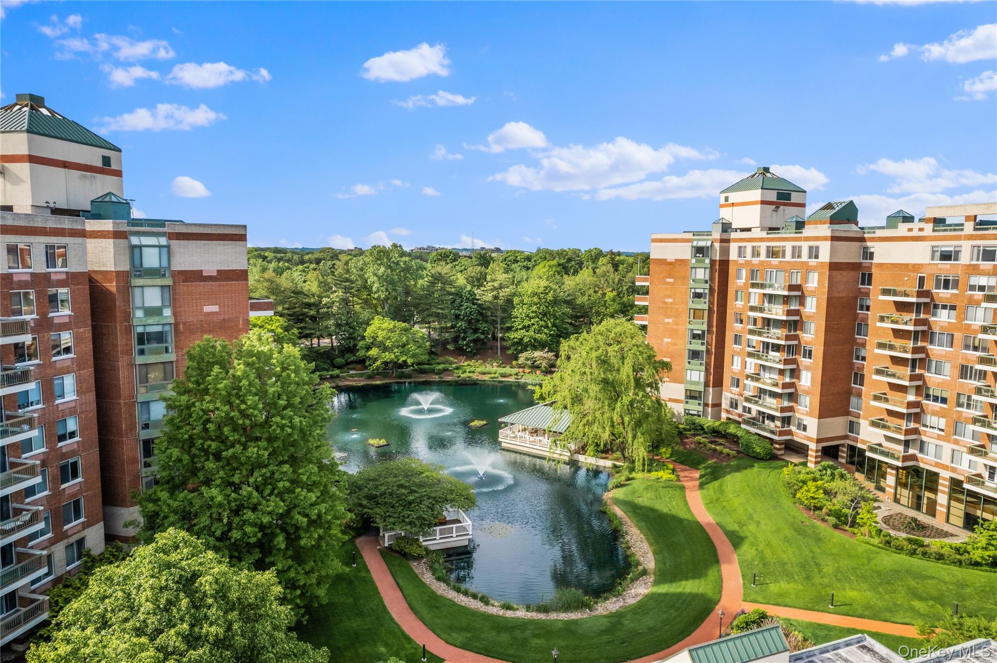 111 Cherry Vallley Avenue #408W, Garden City