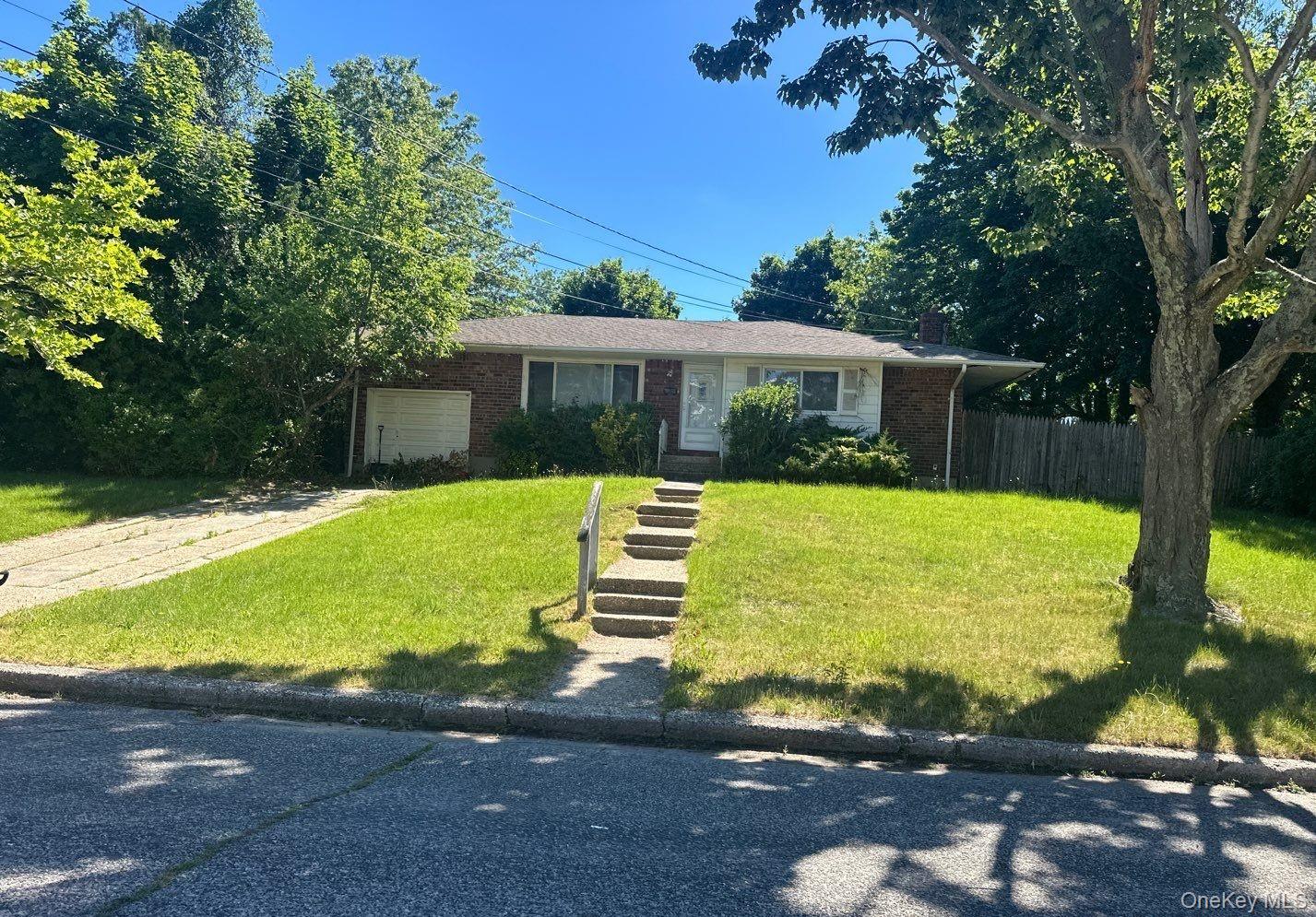 1533 Agate Street — photo 3