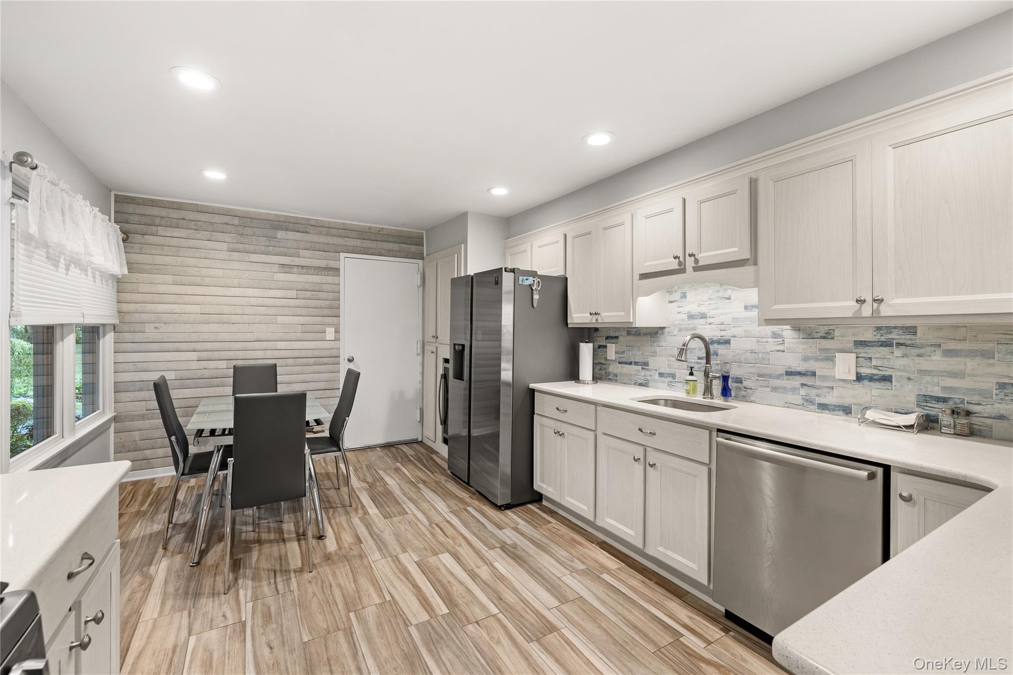 8 Victoria Drive #8 — photo 12