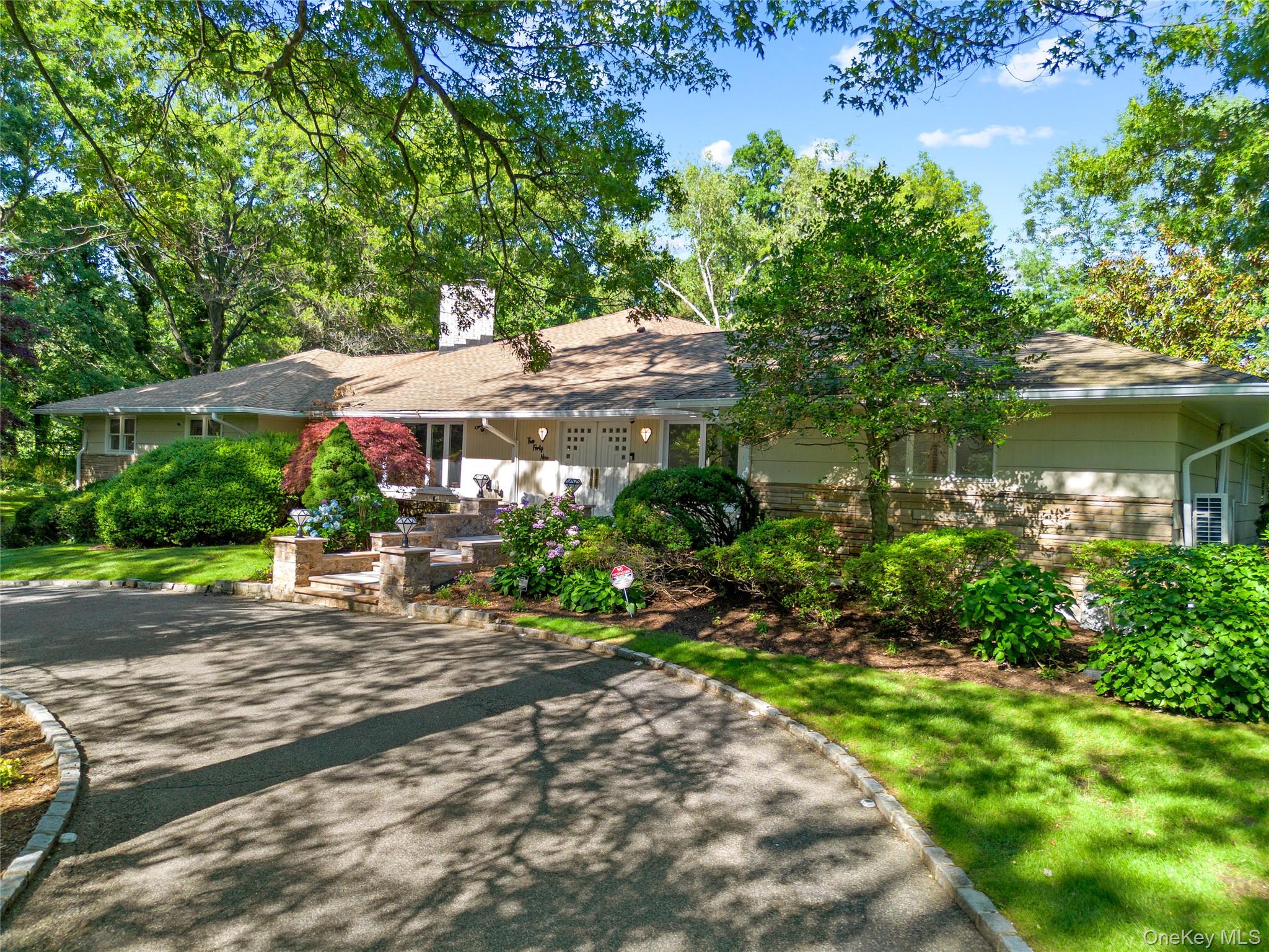 249 Glen Cove Road — photo 2