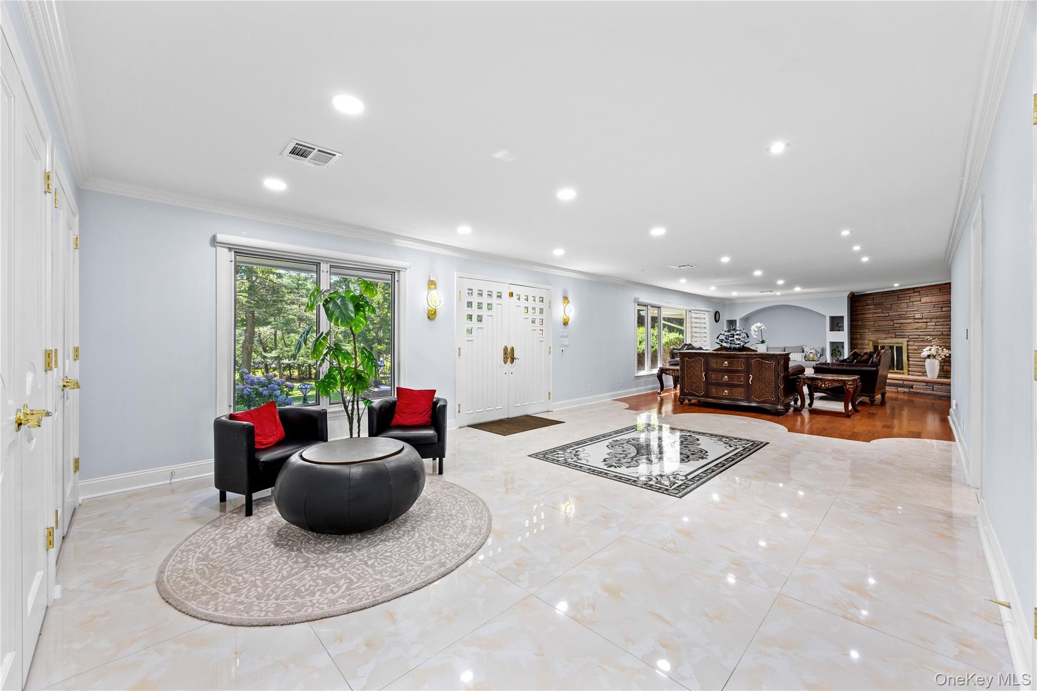 249 Glen Cove Road — photo 4