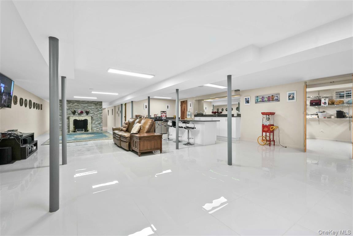 105 Park Lane — photo 30