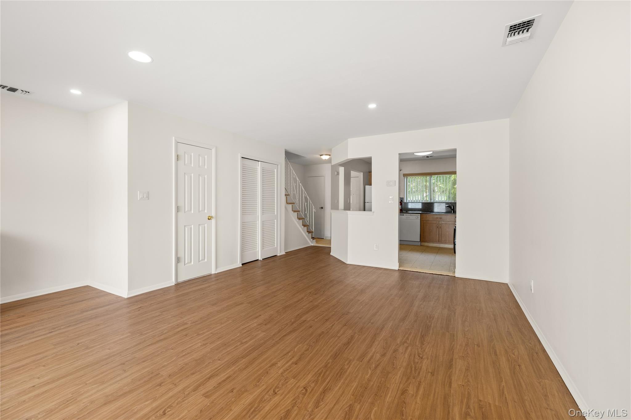 650 newbridge Road #15 — photo 5