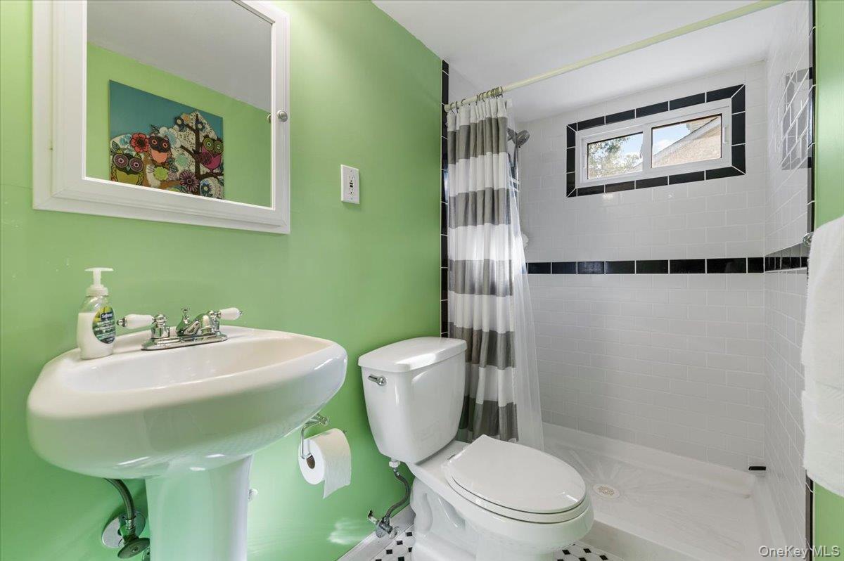 18 Hickman Street — photo 35