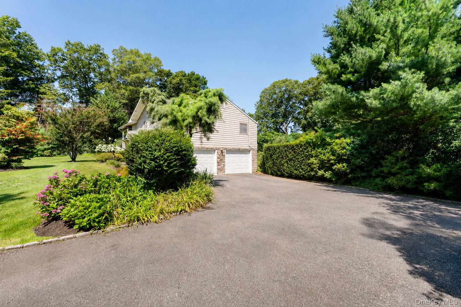 25 Brewster Avenue — photo 34