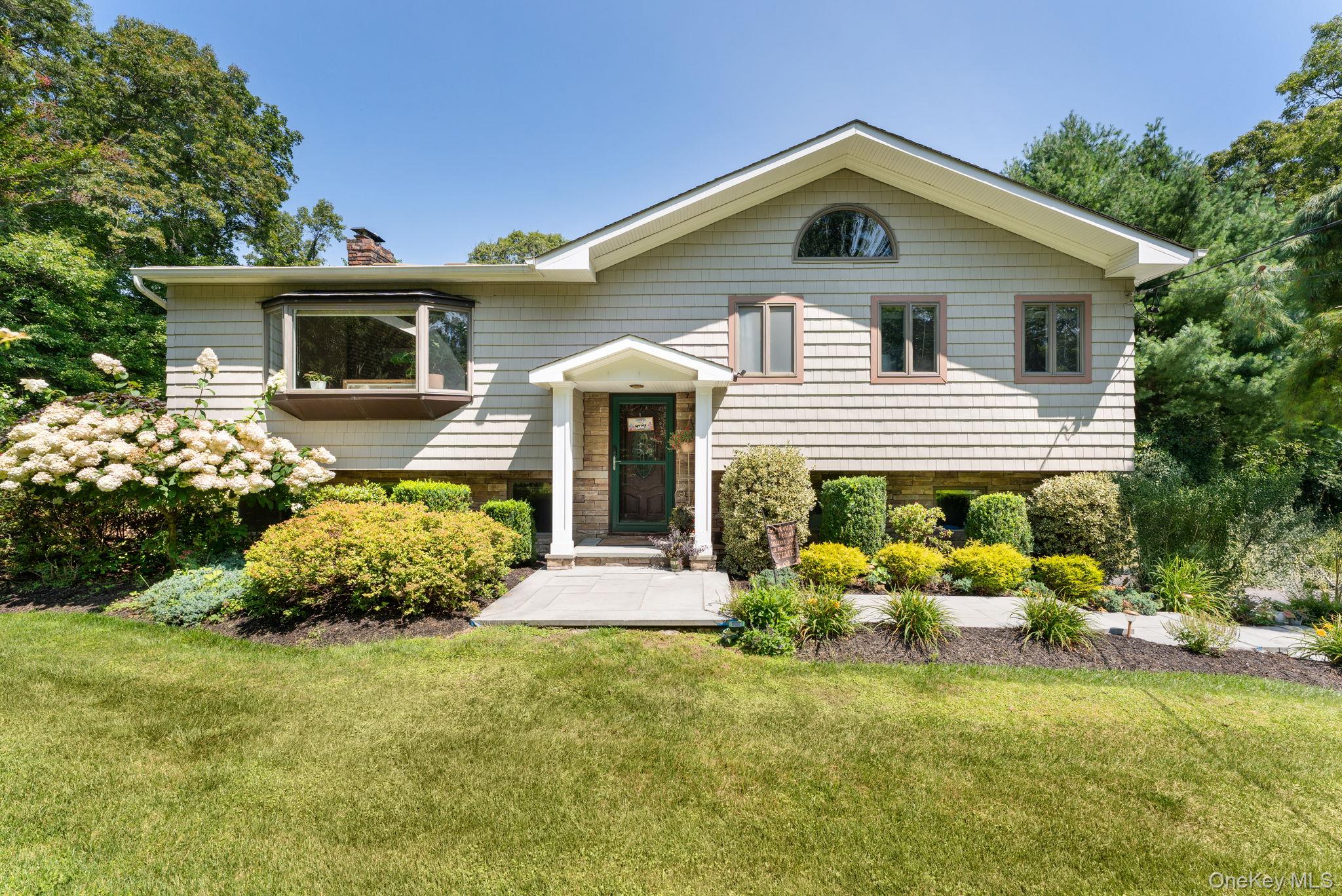 25 Brewster Avenue, Northport
